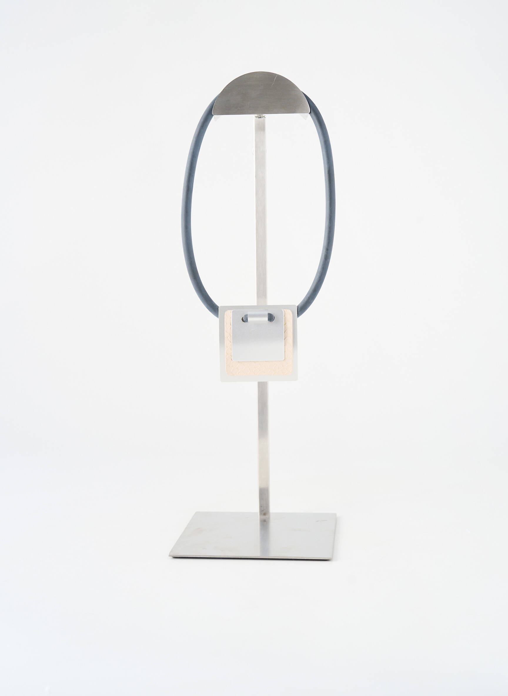Kaklaraištis pvc elemento ornamentas juodas DK moteris