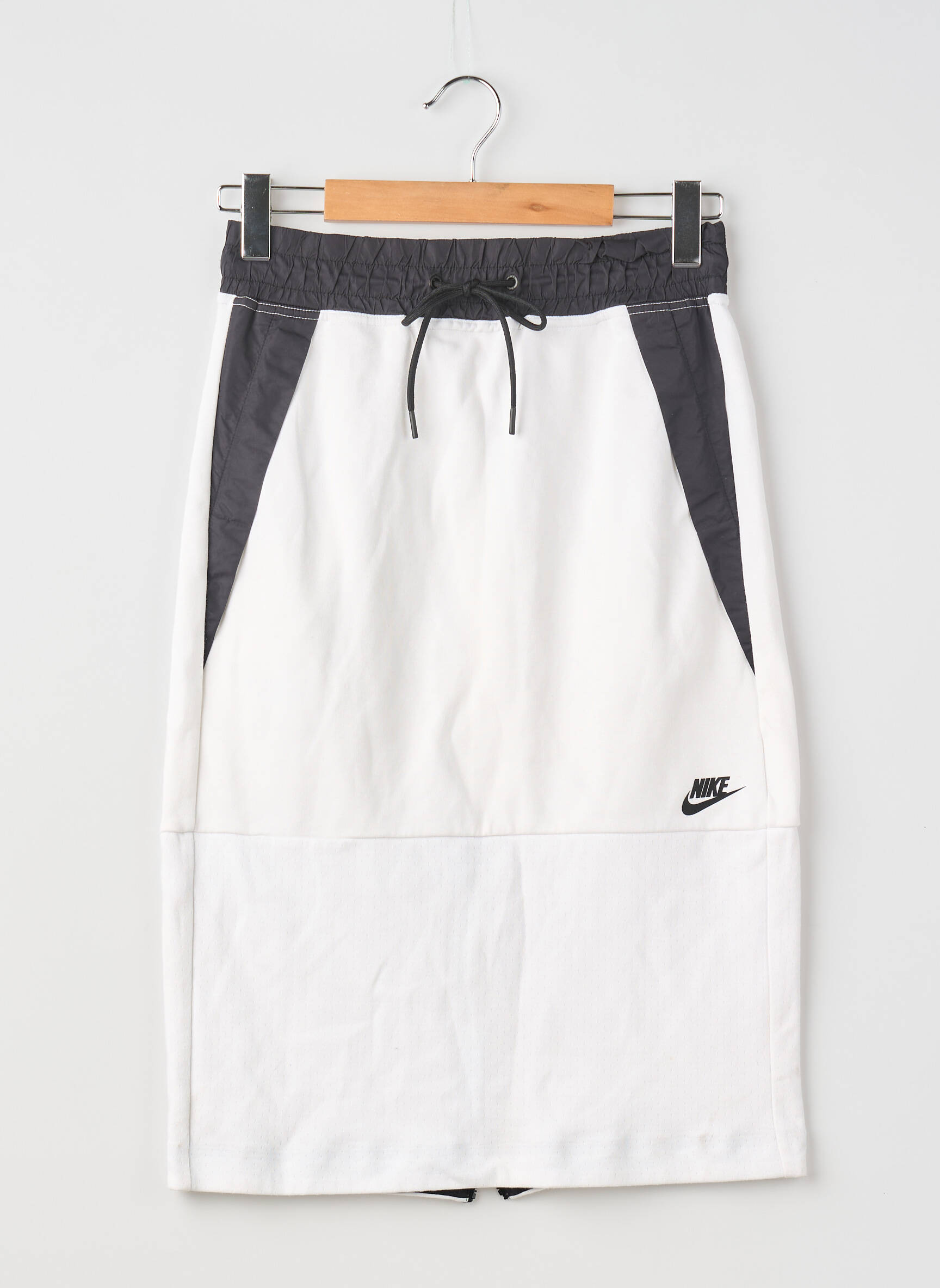 Pusilgis sijonas tiesi kirpimas baltas NIKE moteris