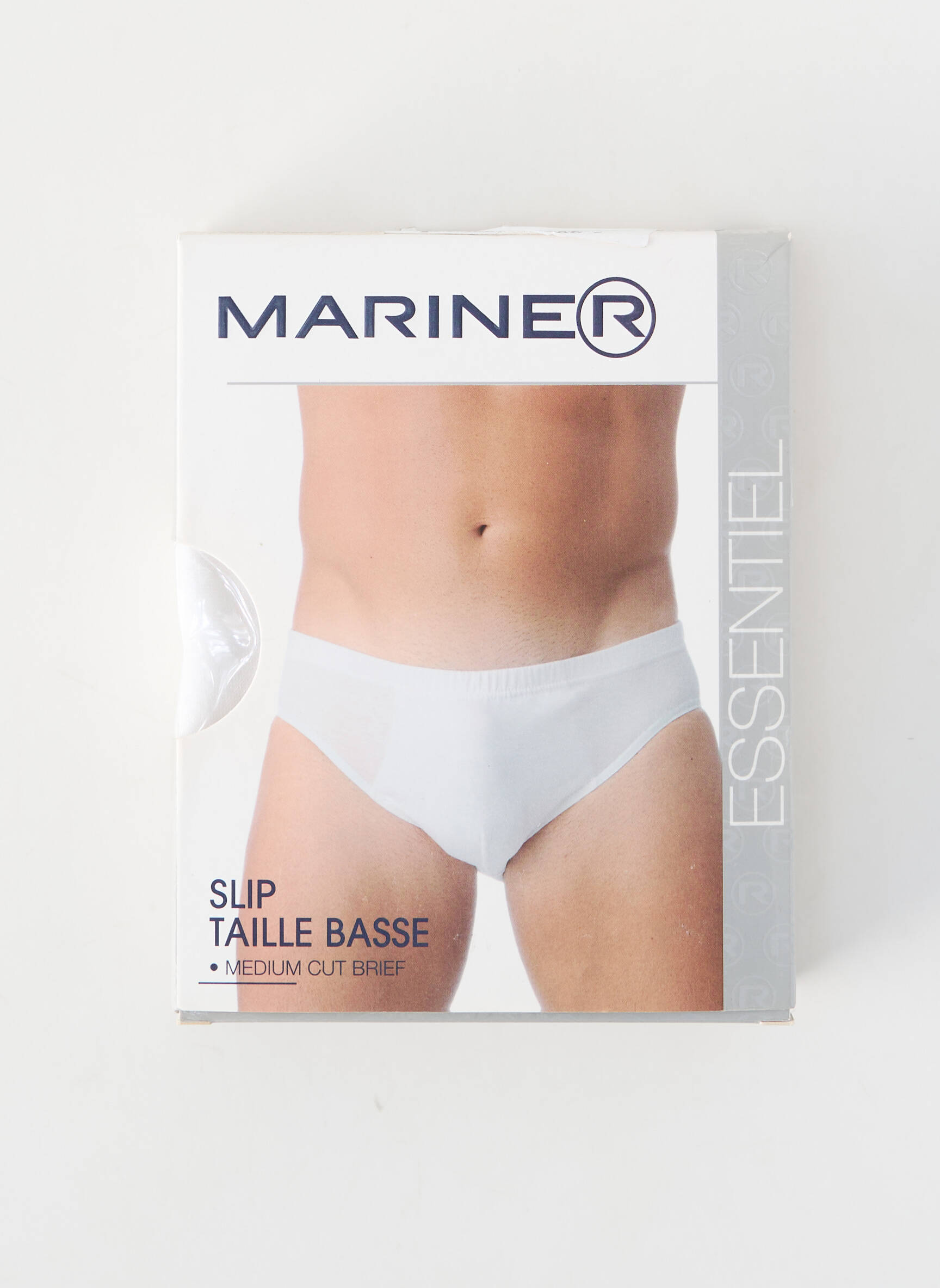 Kelnaitė popelinos audinys, kuris pasižymi lygiu ir tankiu paviršiumi. baltas MARINER vyras
