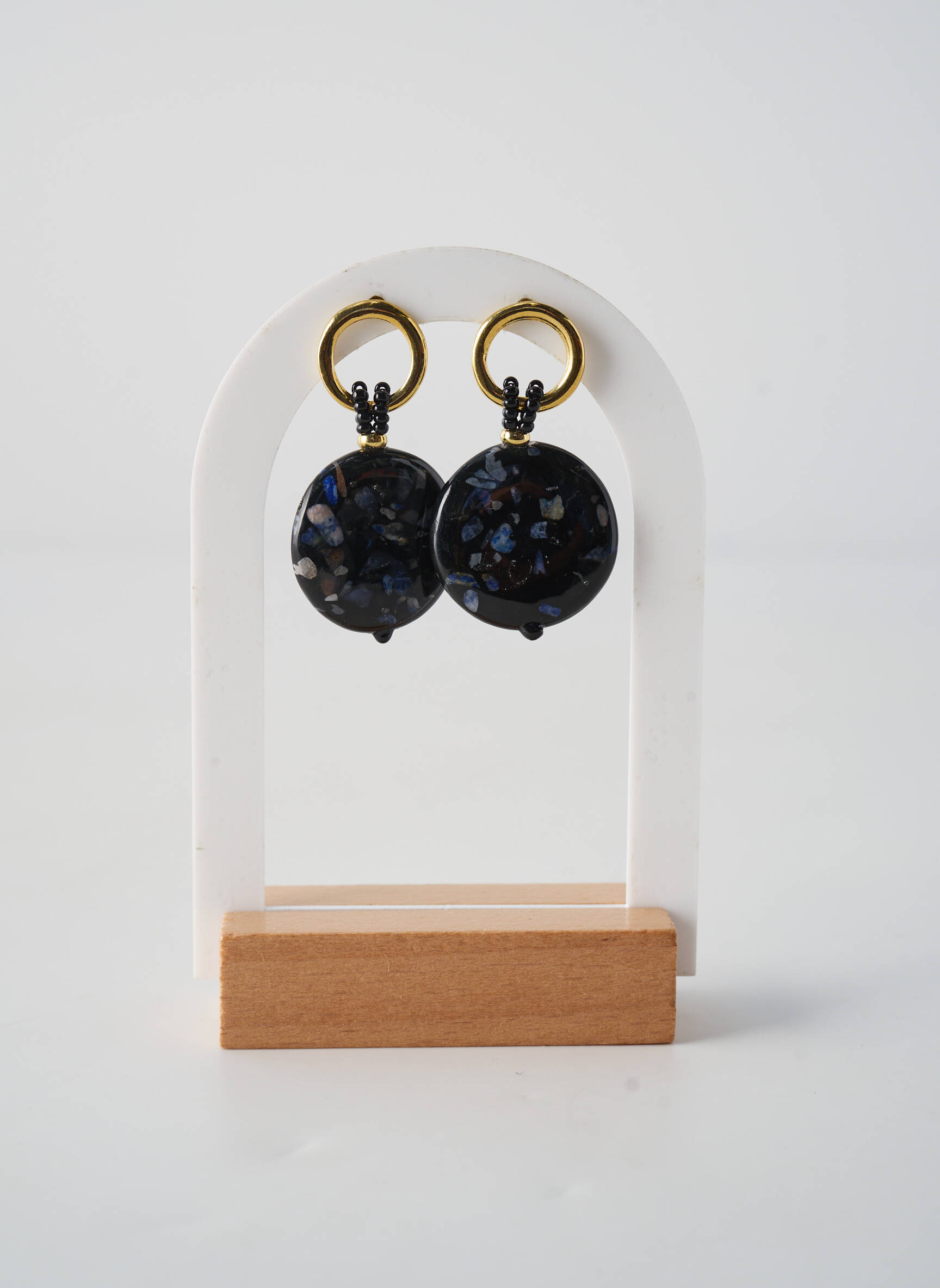 Auskarai mygtuko uždarymas juodas NATURE BIJOUX moteris