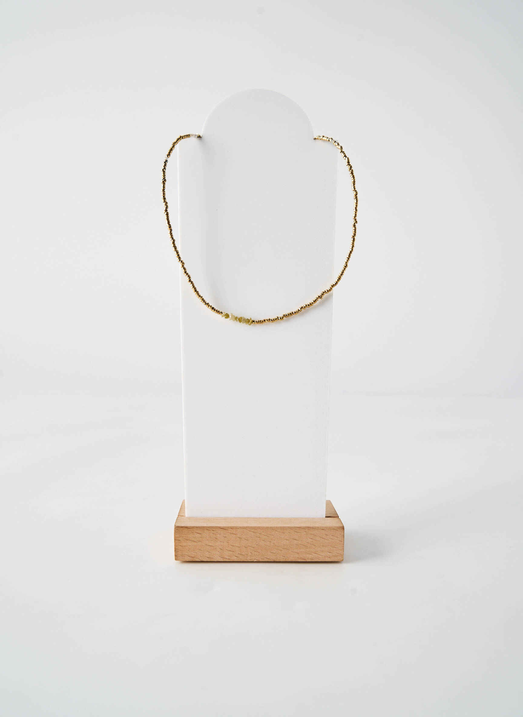 Kaklaraištis perlų ornamentas juodas BY GARANCE moteris