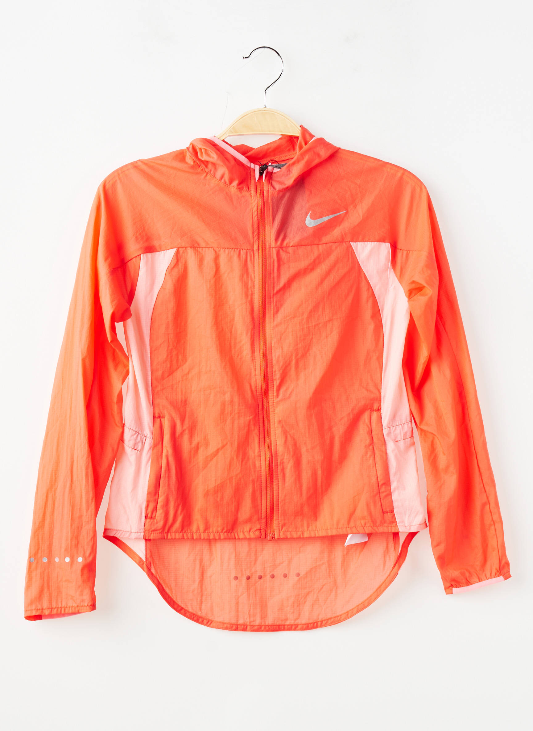 Vėjo nepraleidėjas kišenės su gobtuvu oranžinė NIKE mergina