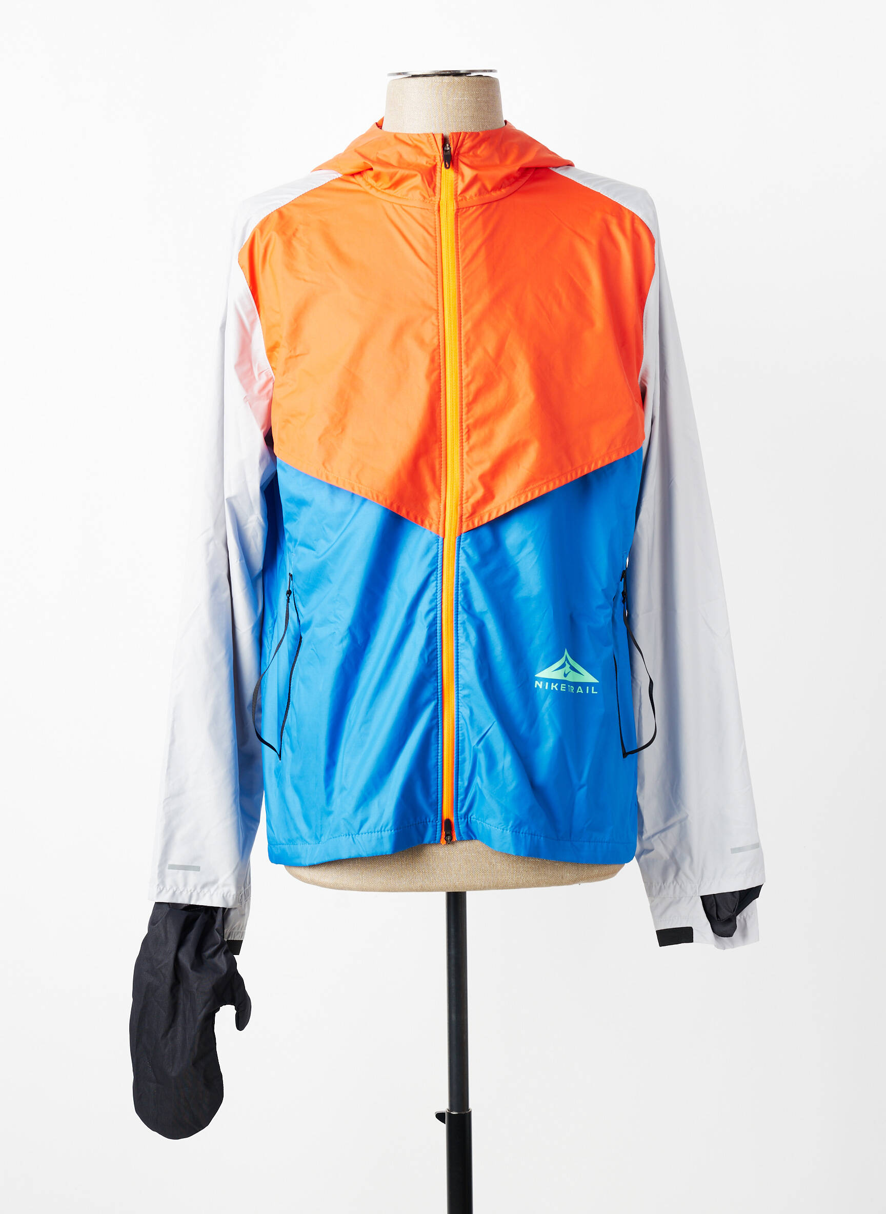 Vėjo nepraleidėjas kišenės su gobtuvu oranžinė NIKE vyras