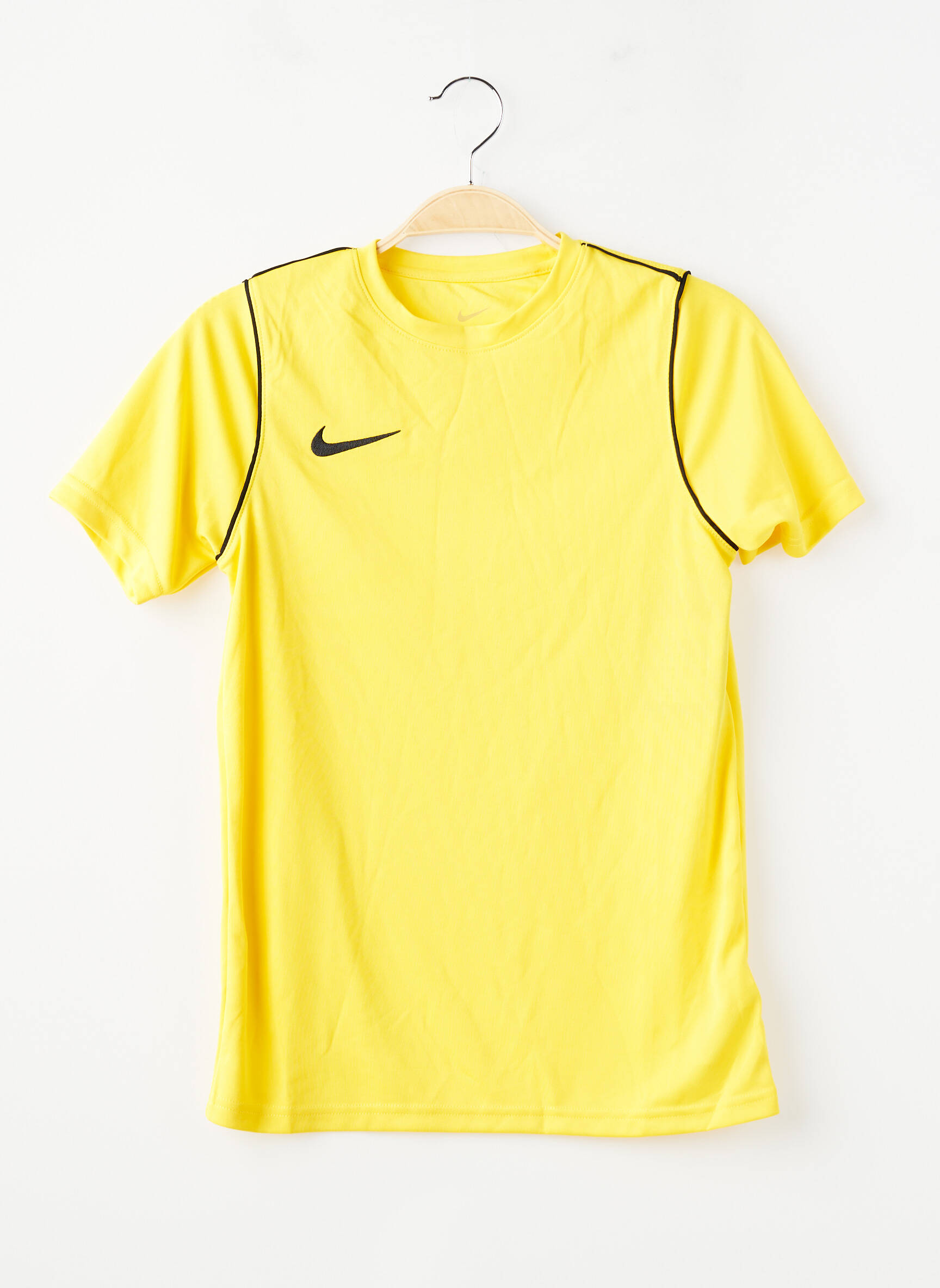 T-marškinys tiesi kirpimas trumpas rankovės geltona NIKE berniukas