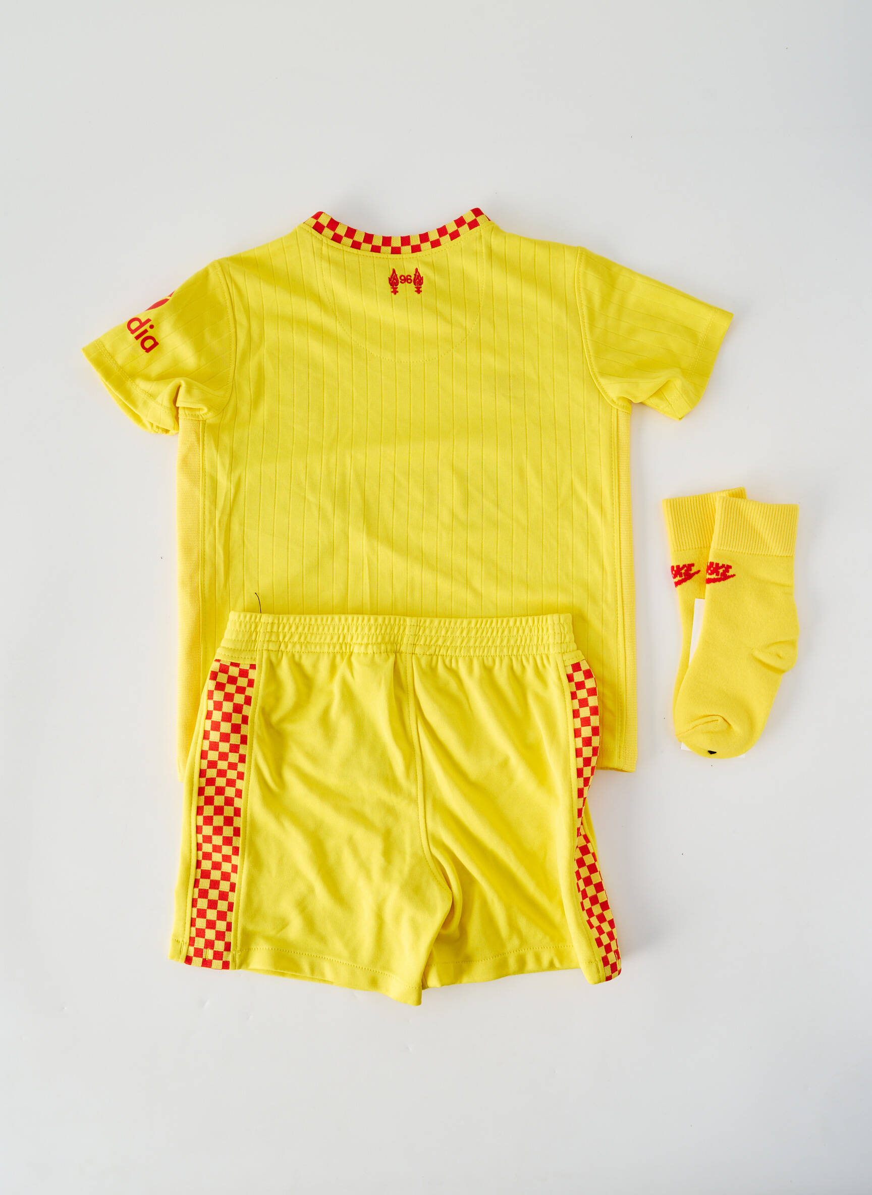 Šortų rinkinys flokuota serigrafija geltona NIKE berniukas