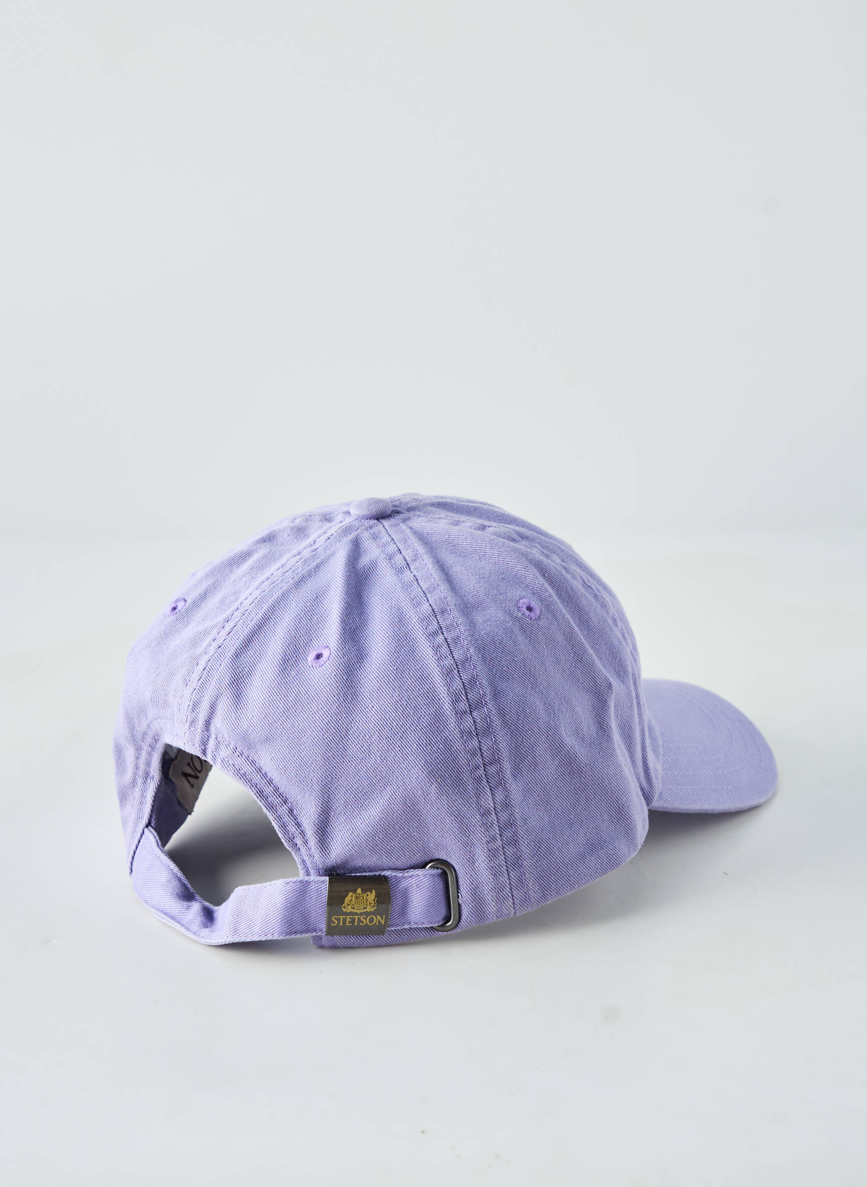 Kepuraitė popelinos audinys, kuris pasižymi lygiu ir tankiu paviršiumi. violetinis STETSON vyras