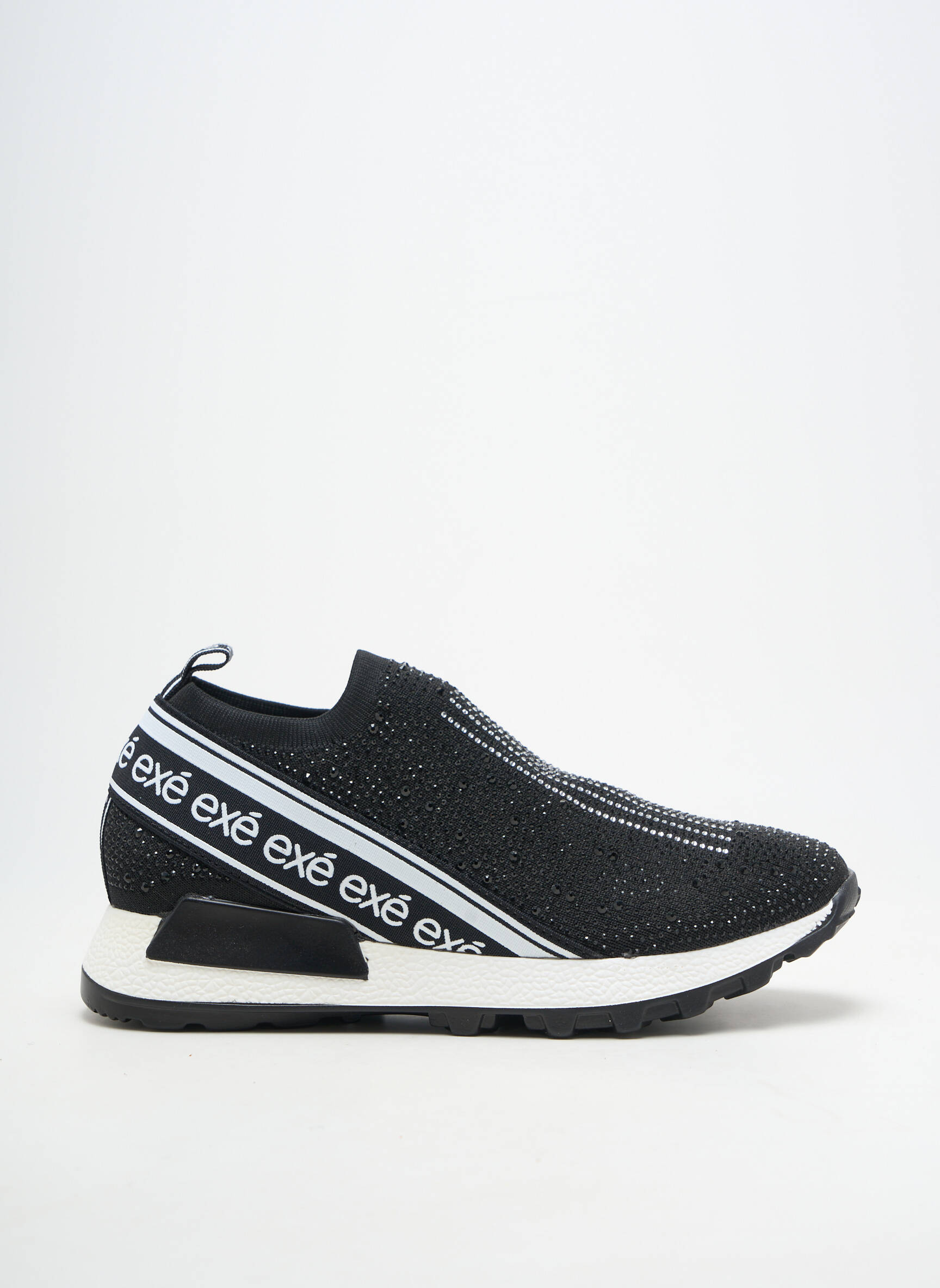 Slip-on batai apvalus mygtukas plokščias kulnas iki 3 cm juodas EXÉ moteris