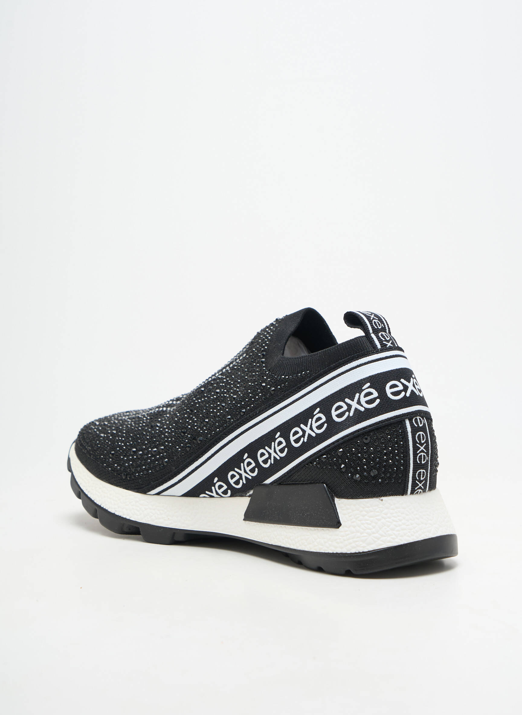 Slip-on batai apvalus mygtukas plokščias kulnas iki 3 cm juodas EXÉ moteris