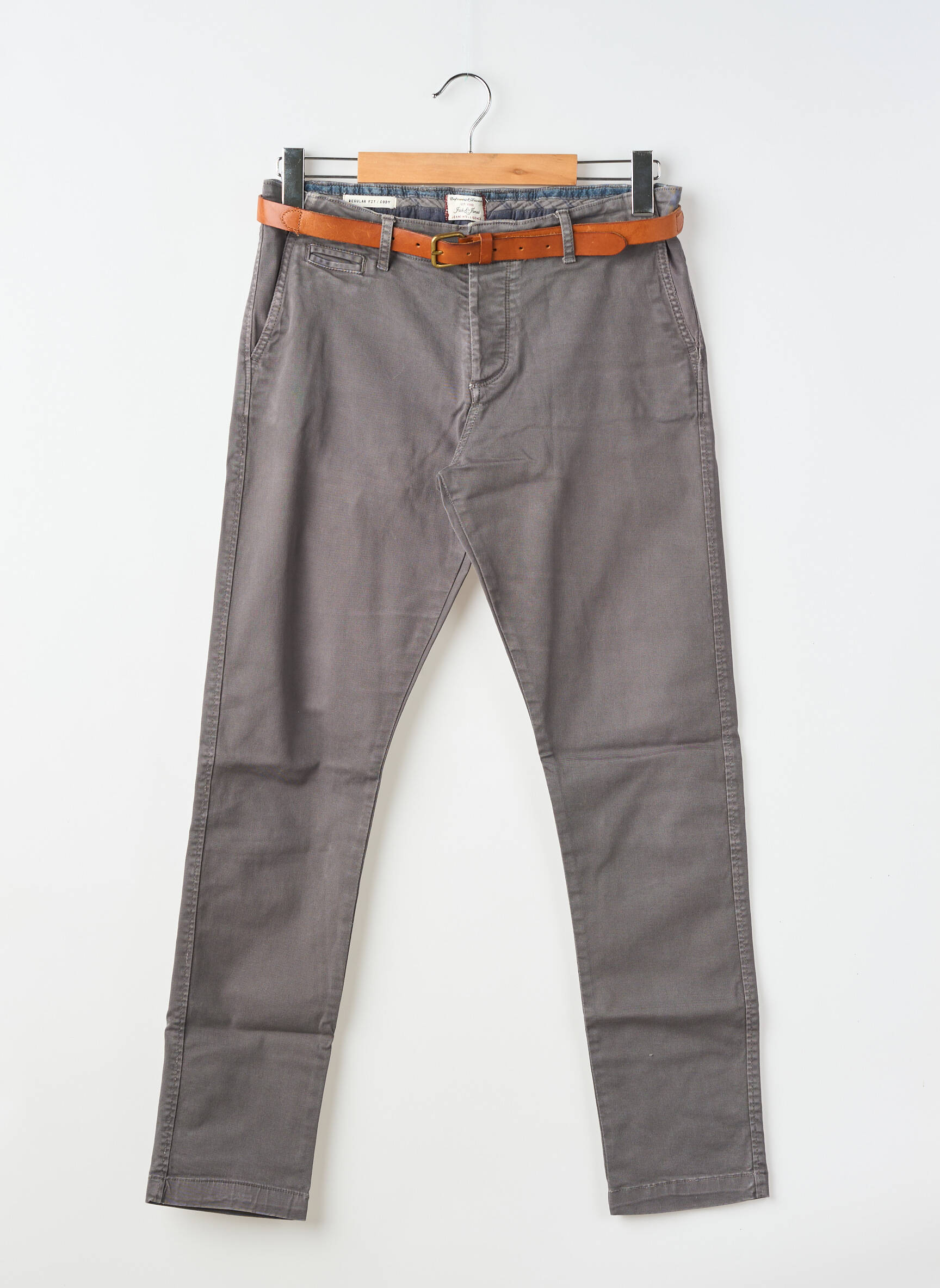 Chino kelnė popelinos audinys, kuris pasižymi lygiu ir tankiu paviršiumi. normala dydis pilka JACK & JONES vyras