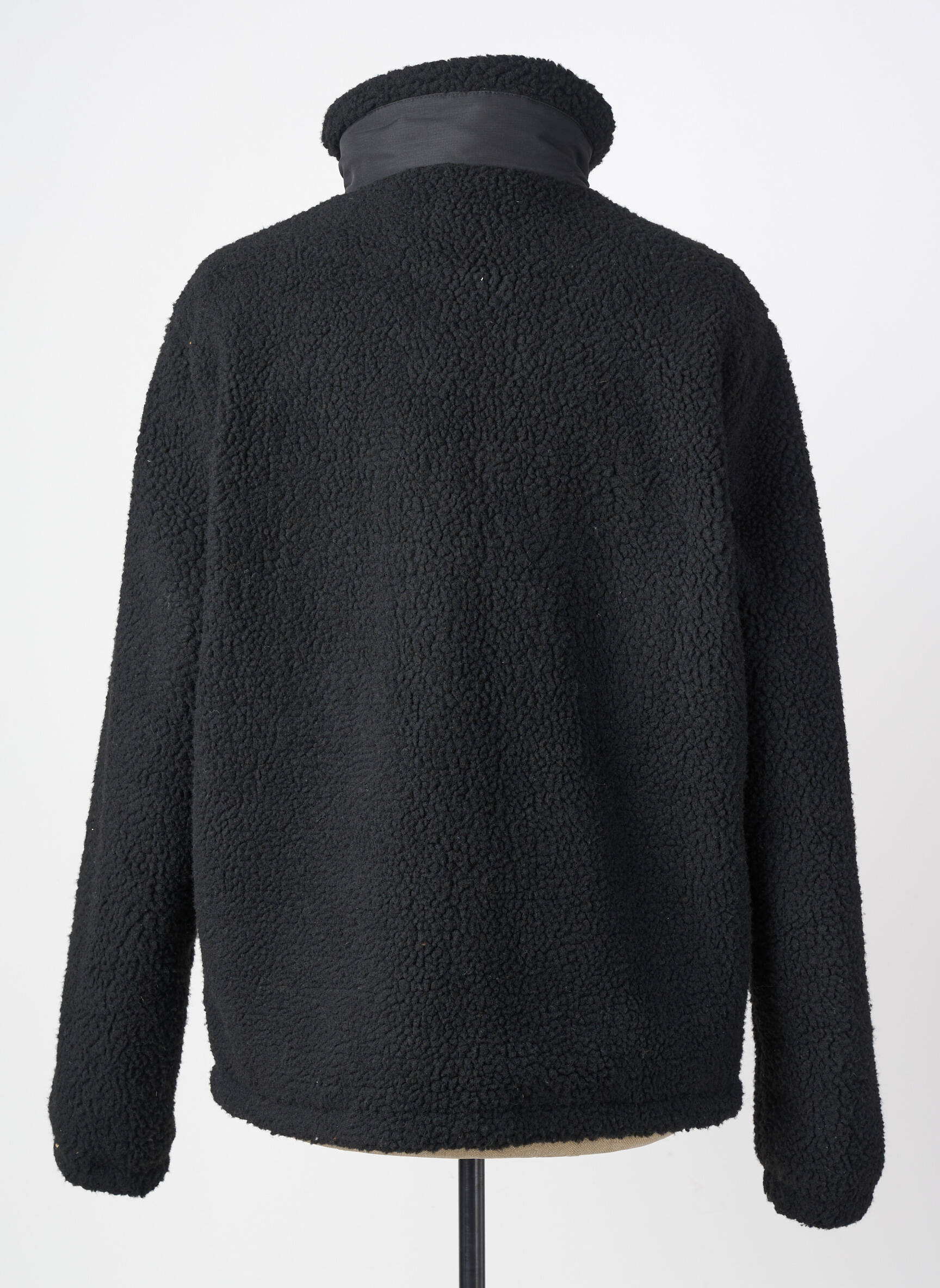 Poliarinė centrinė iškirptė juodas JACK & JONES vyras