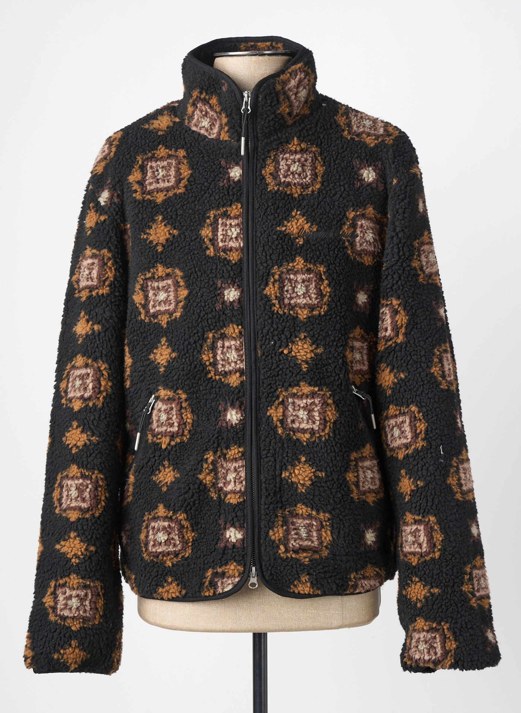 Poliarinė centrinė iškirptė juodas JACK & JONES vyras