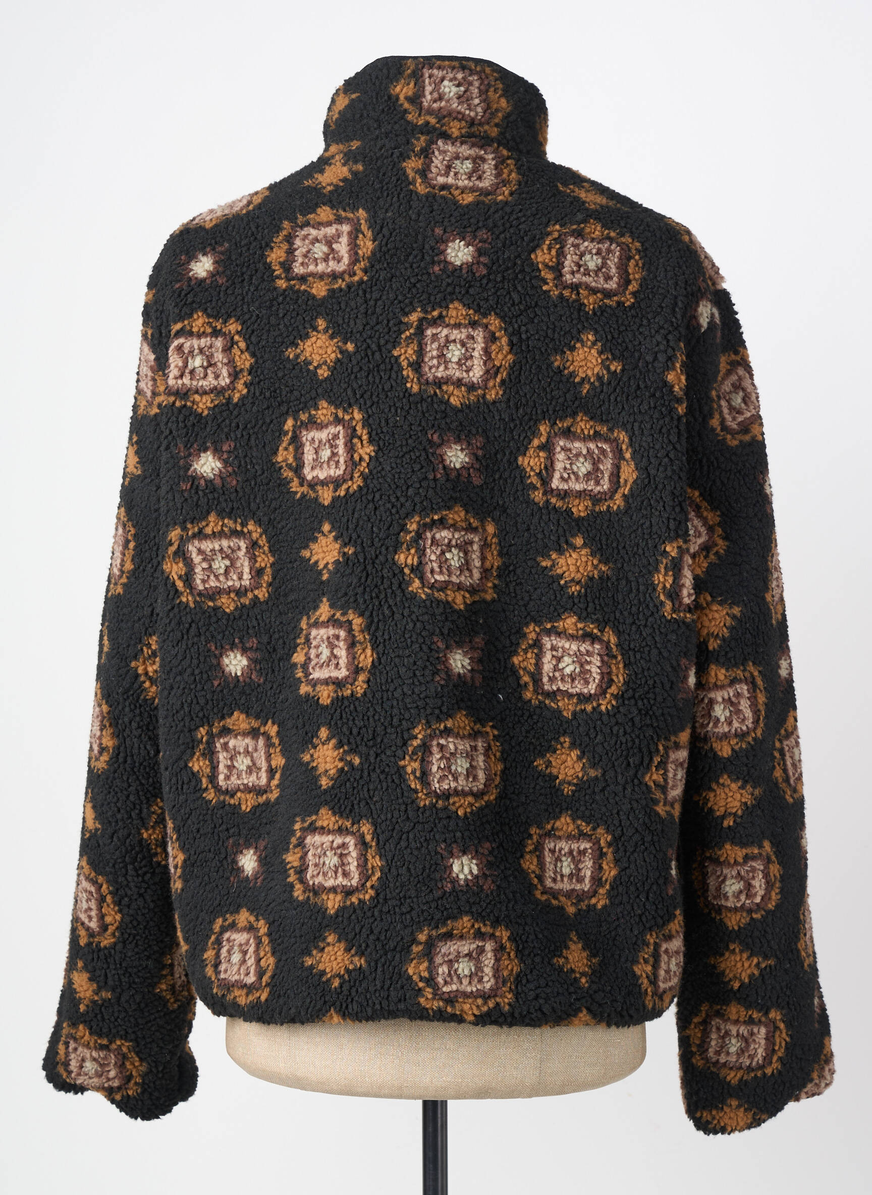 Poliarinė centrinė iškirptė juodas JACK & JONES vyras