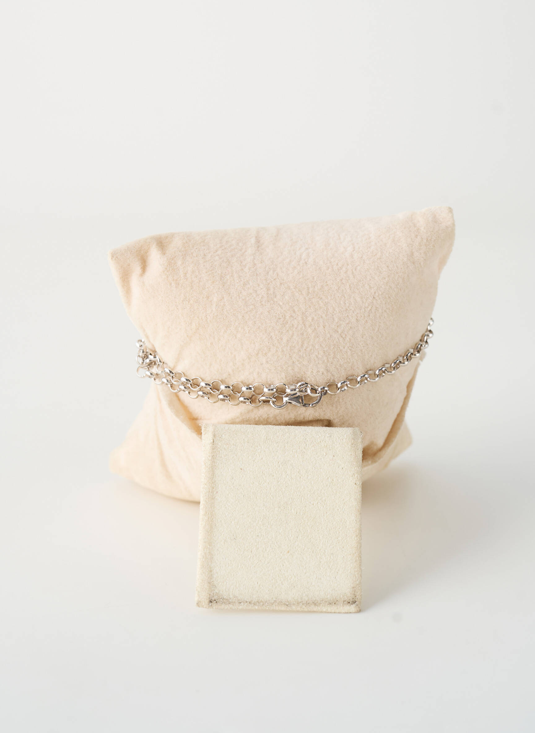 Apyrankė sidabro medžiagos sidabrinė BERMO moteris