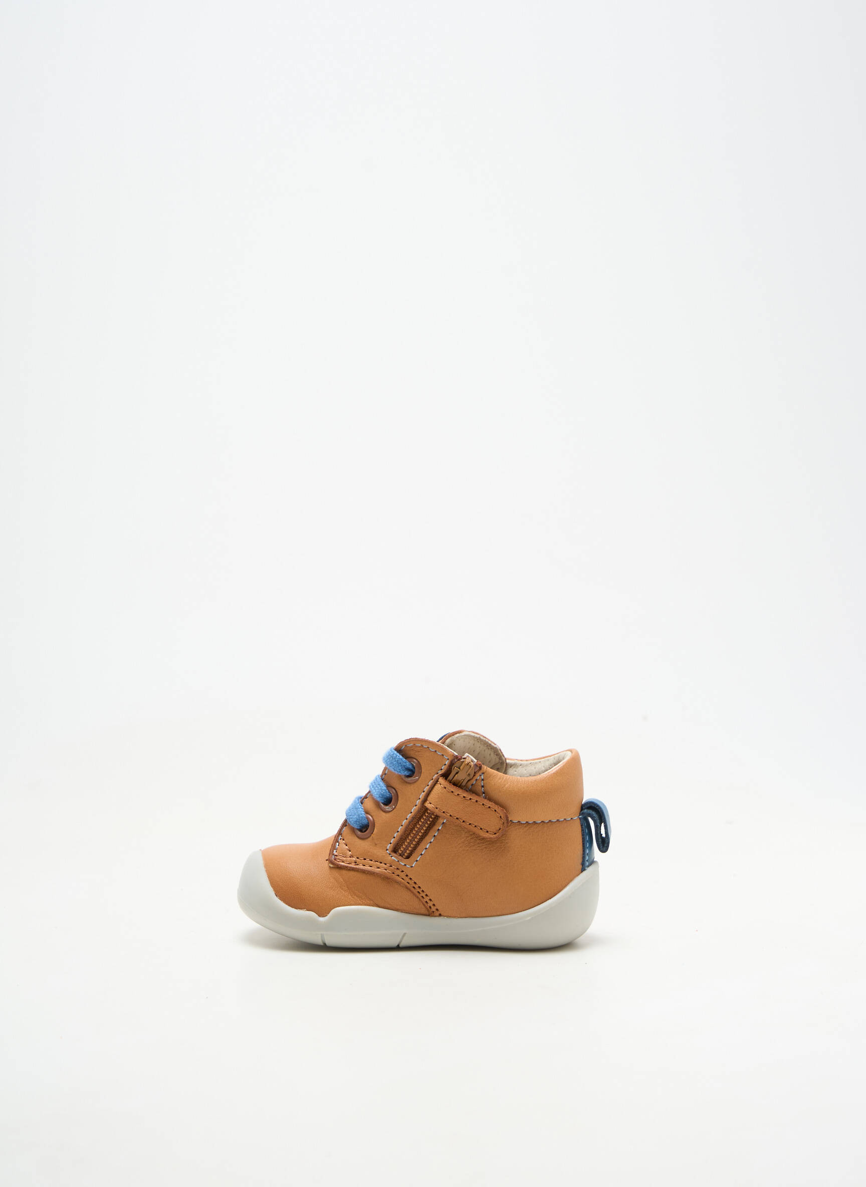 Bateliai velcro užsegimas apvalus mygtukas rudas KICKERS berniukas