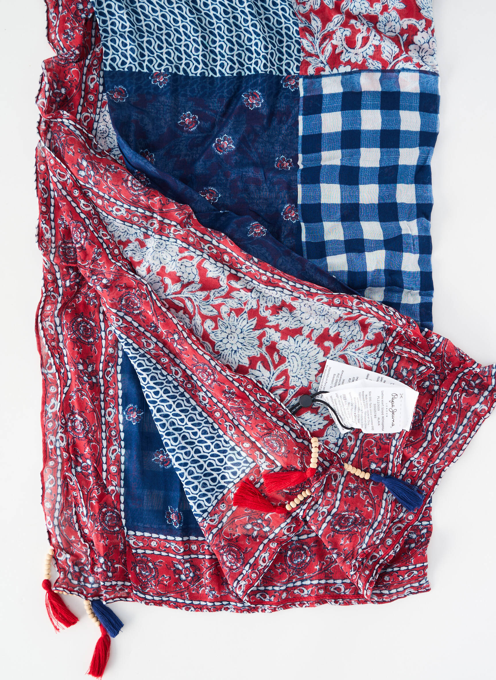 Šalikas popelinos audinys, kuris pasižymi lygiu ir tankiu paviršiumi. mėlyna PEPE JEANS moteris
