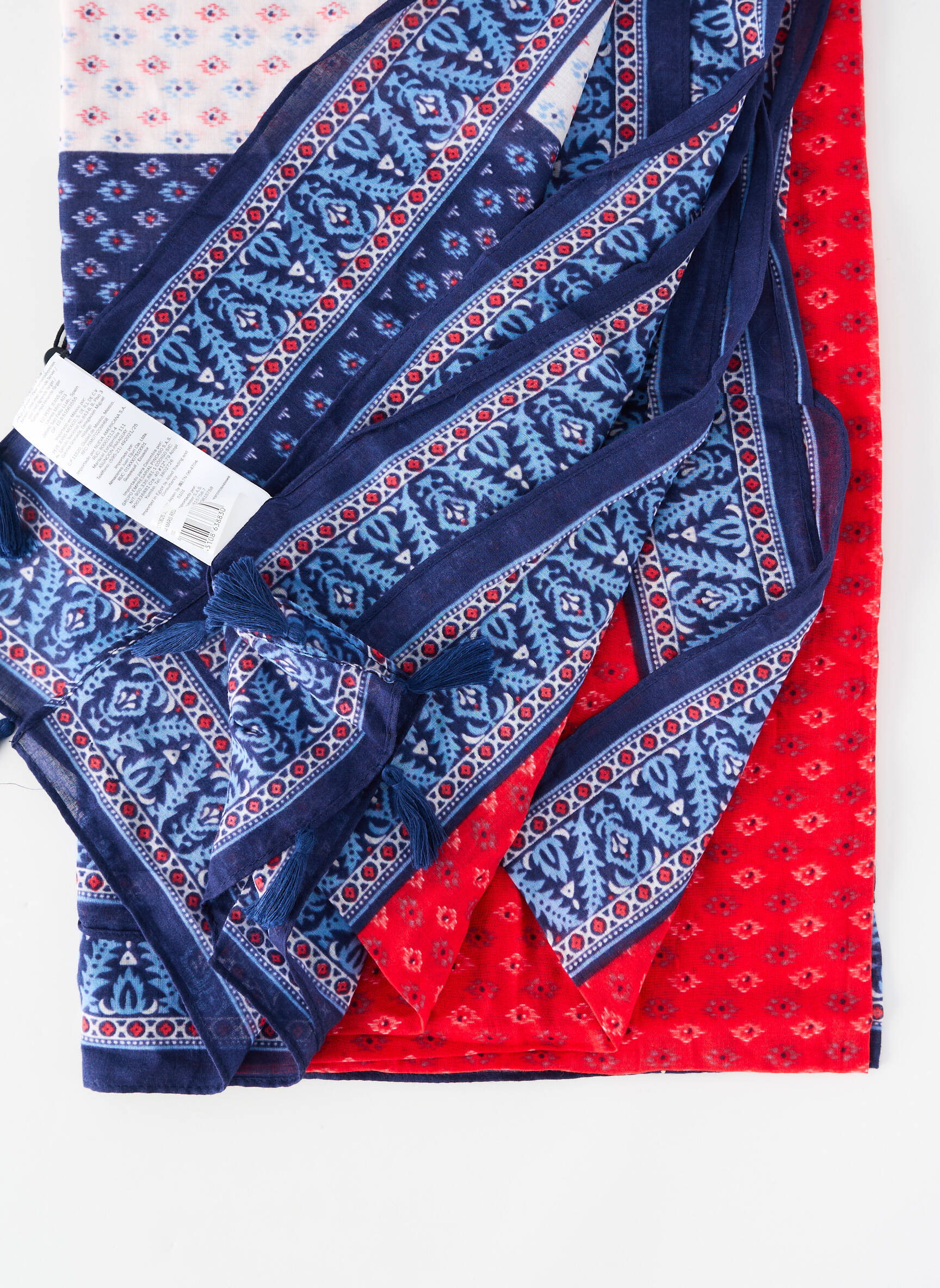 Šalikas popelinos audinys, kuris pasižymi lygiu ir tankiu paviršiumi. mėlyna PEPE JEANS moteris