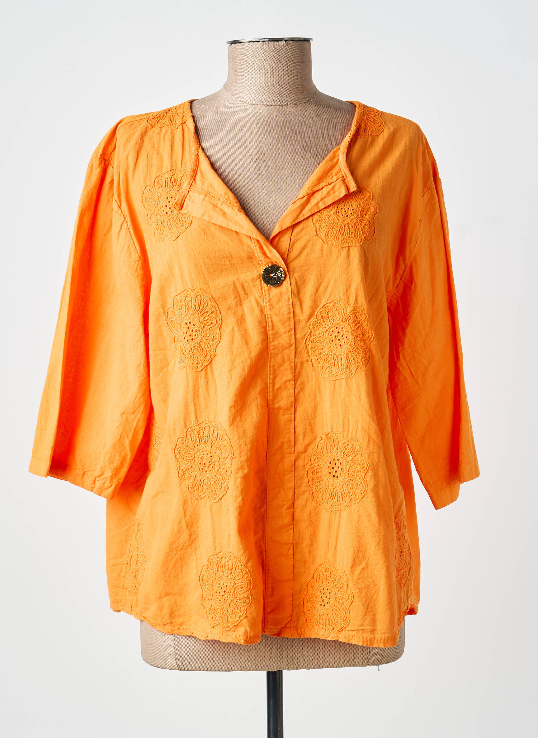 Bluzonai popelinos audinys, kuris pasižymi lygiu ir tankiu paviršiumi. 3/4 rankovės oranžinė NEW COLLECTION moteris