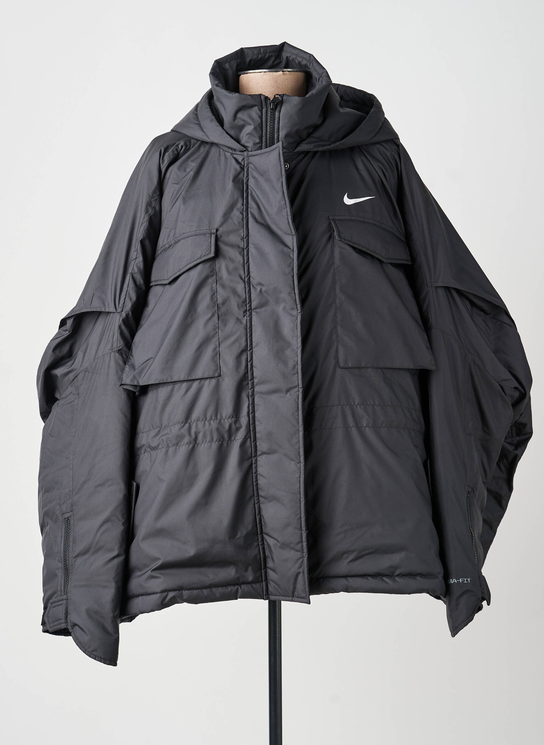 Vėjo nepraleidėjas ilgos rankovės su gobtuvu juodas NIKE moteris