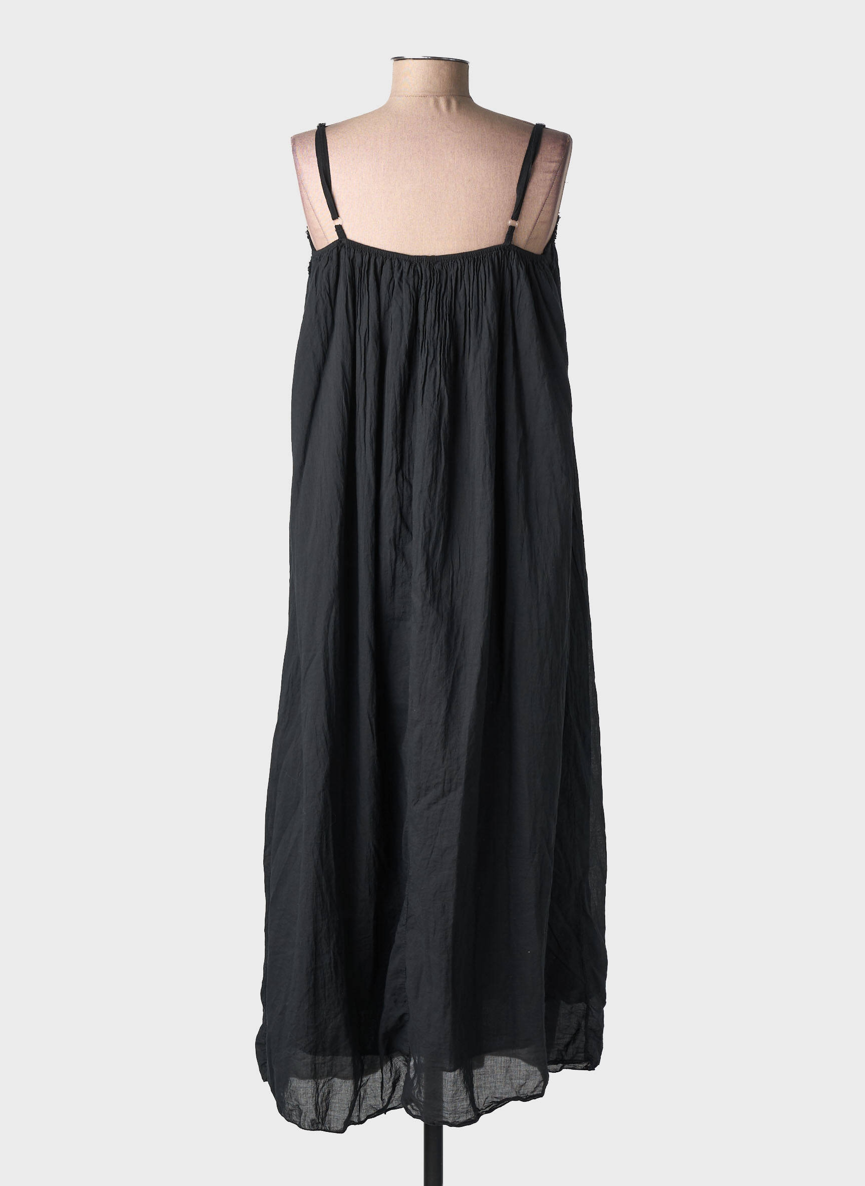 Ilga suknelė sklandi forma plonos dirželiai juodas NEW COLLECTION moteris