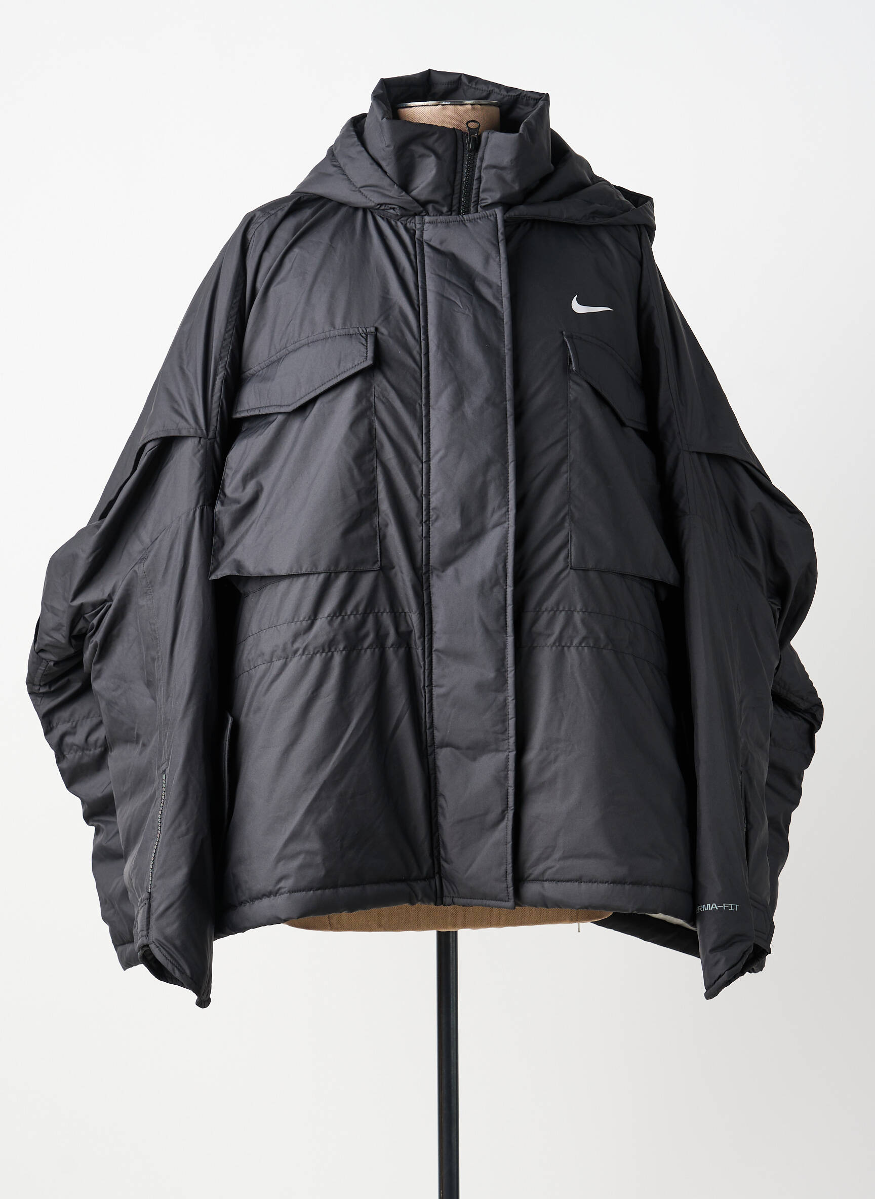 Pūkinė striukė ilgos rankovės be gobtuvų juodas NIKE moteris