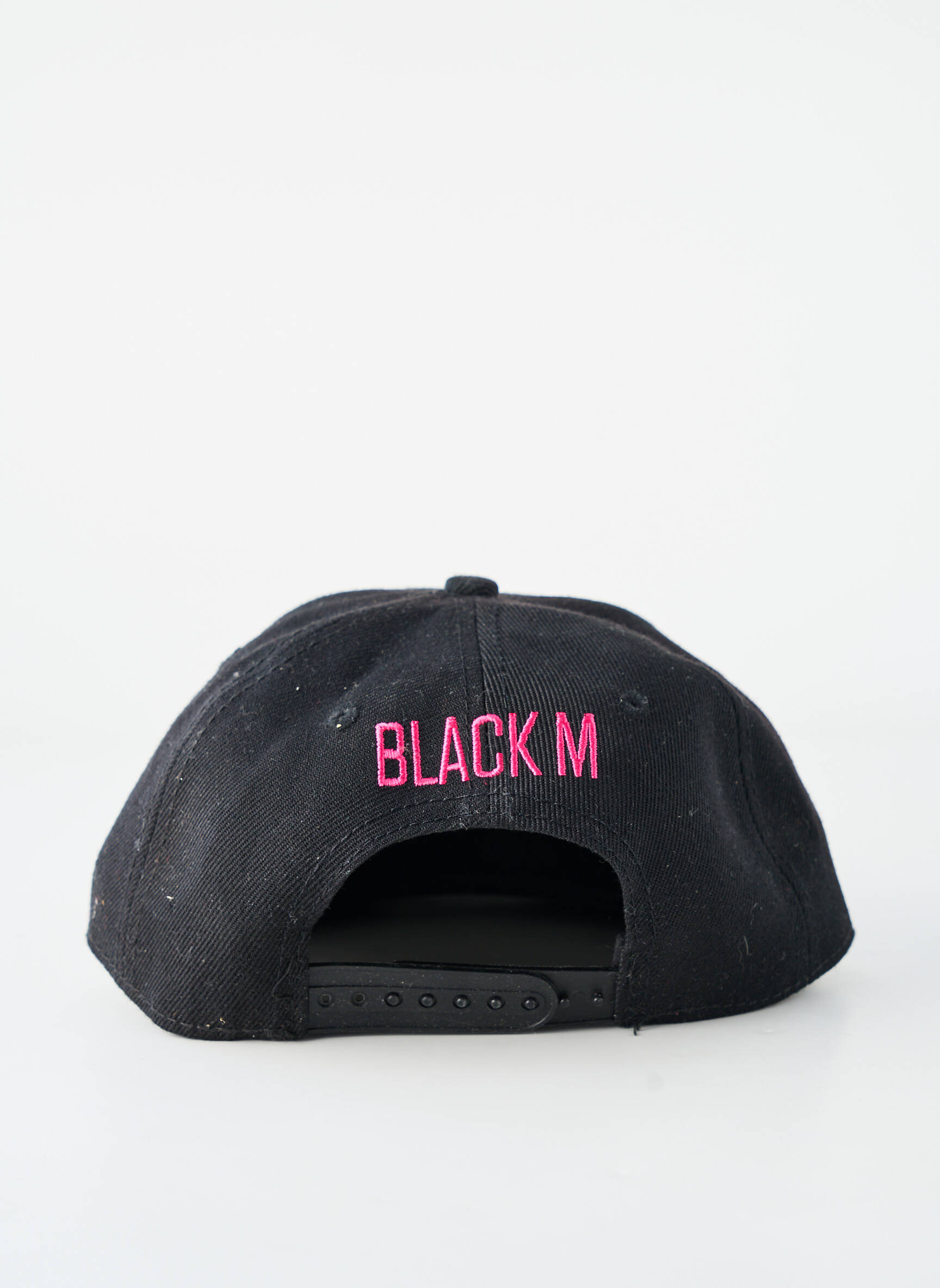 Kepuraitė siuvinėjimas rožinė BLACK M vyras
