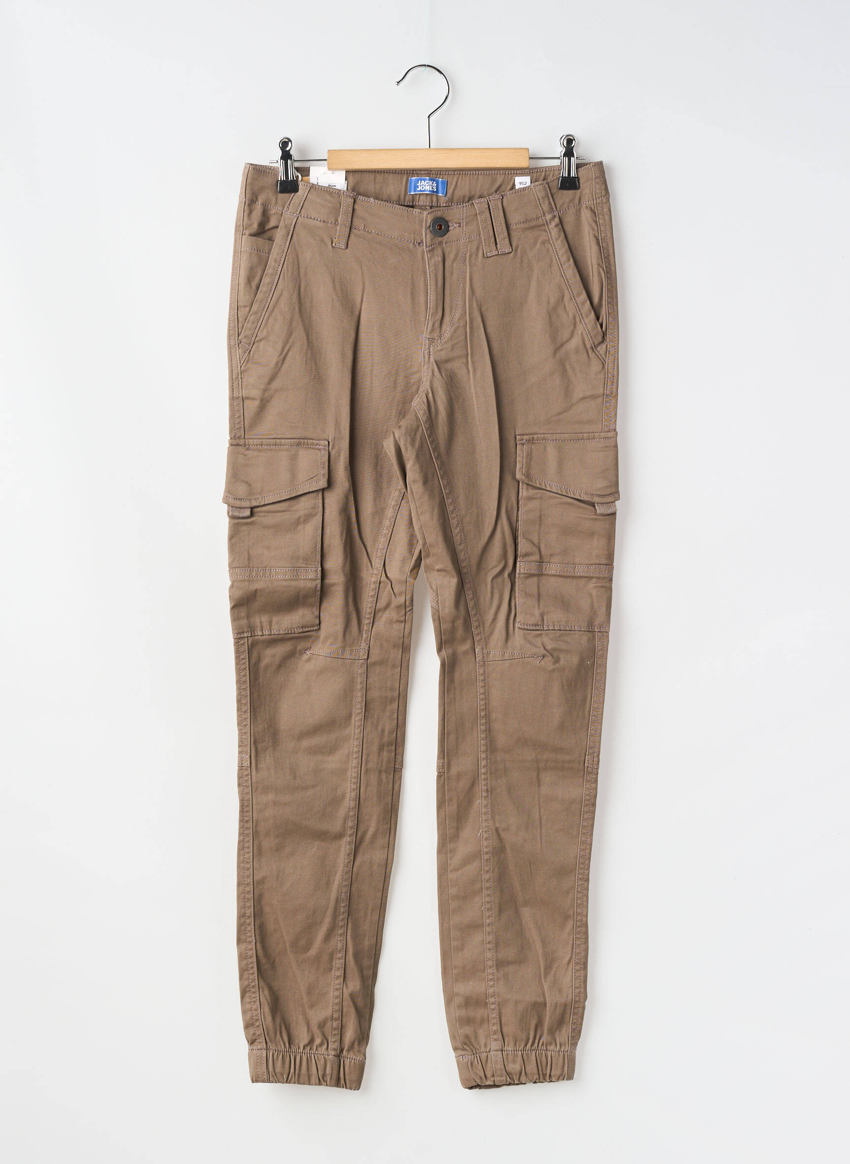 Kargo kelnė popelinos audinys, kuris pasižymi lygiu ir tankiu paviršiumi. reguliuojamo dydžio rudas JACK & JONES berniukas