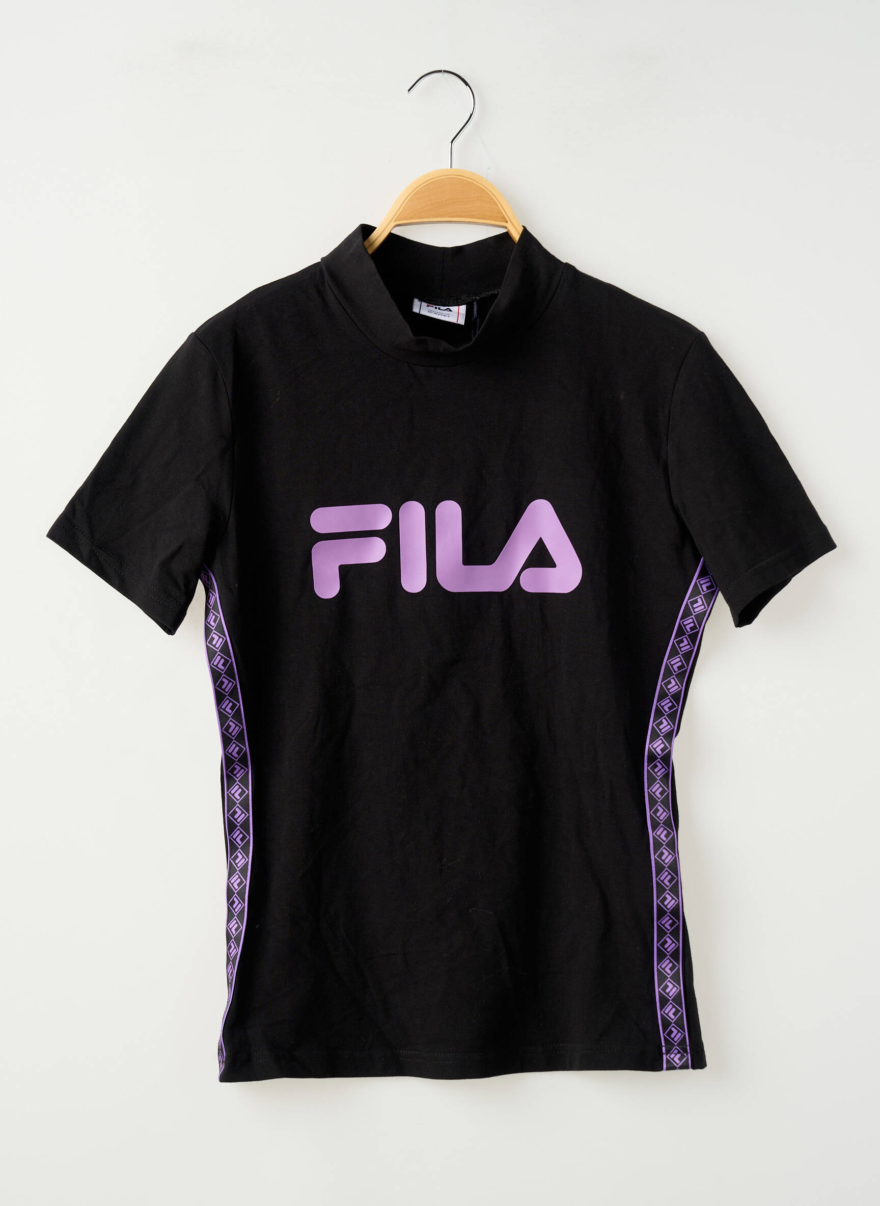 T-marškinys juodas FILA mergina