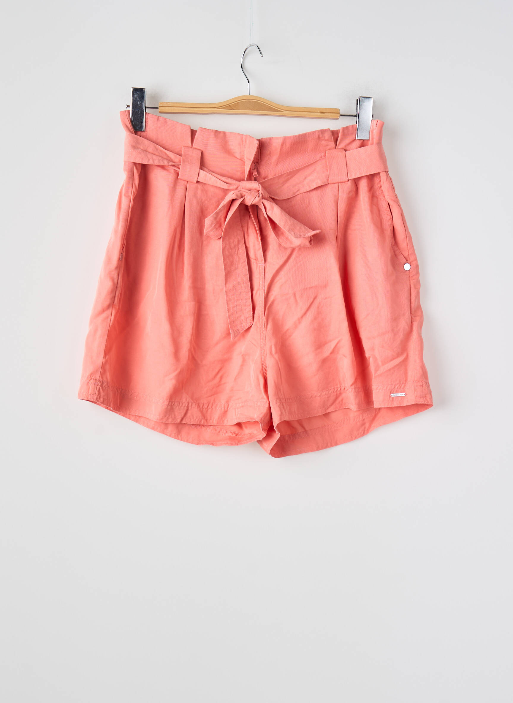 Šortas raudona SUPERDRY moteris