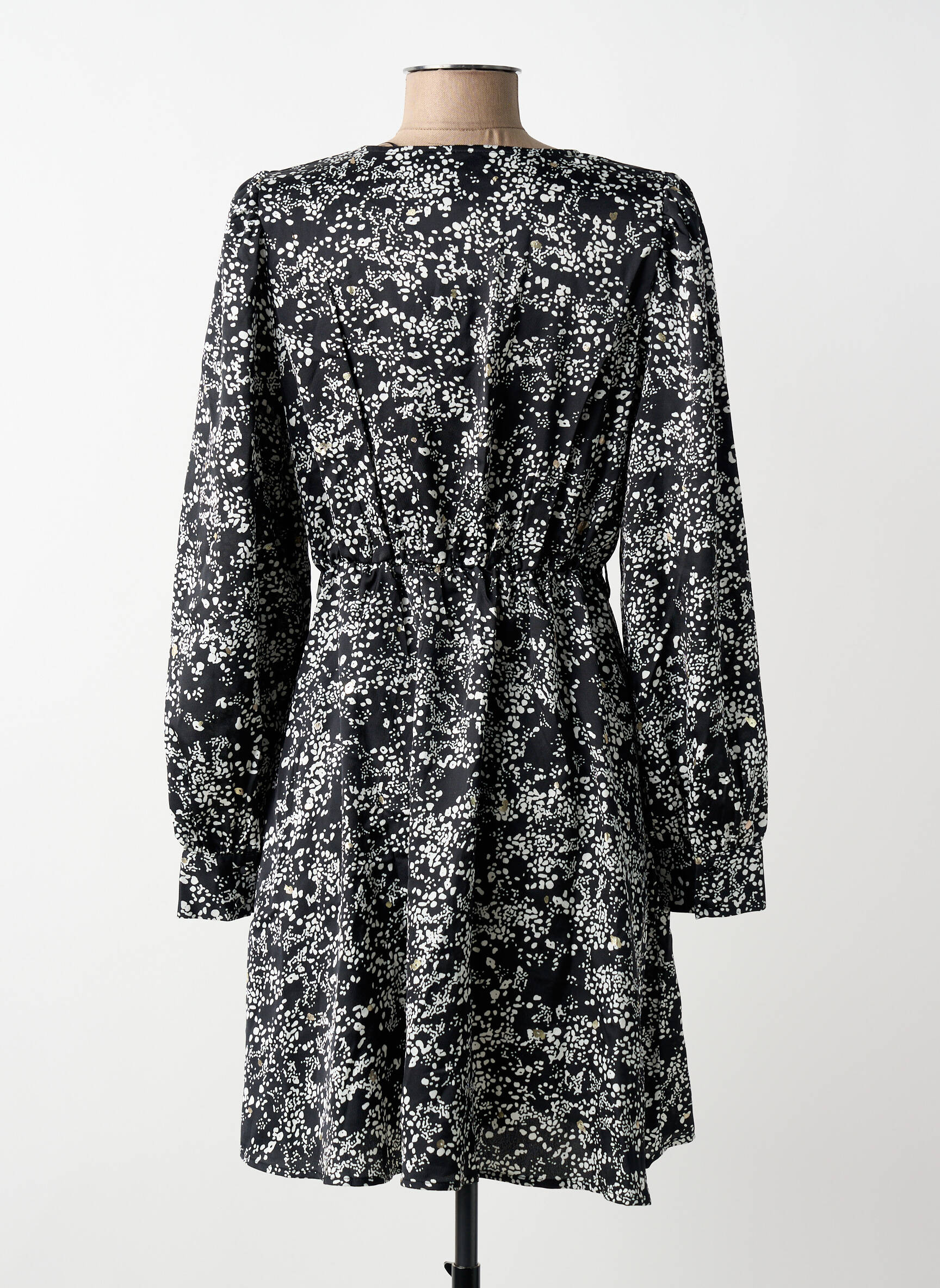 Pusilgių suknelė juodas VERO MODA moteris