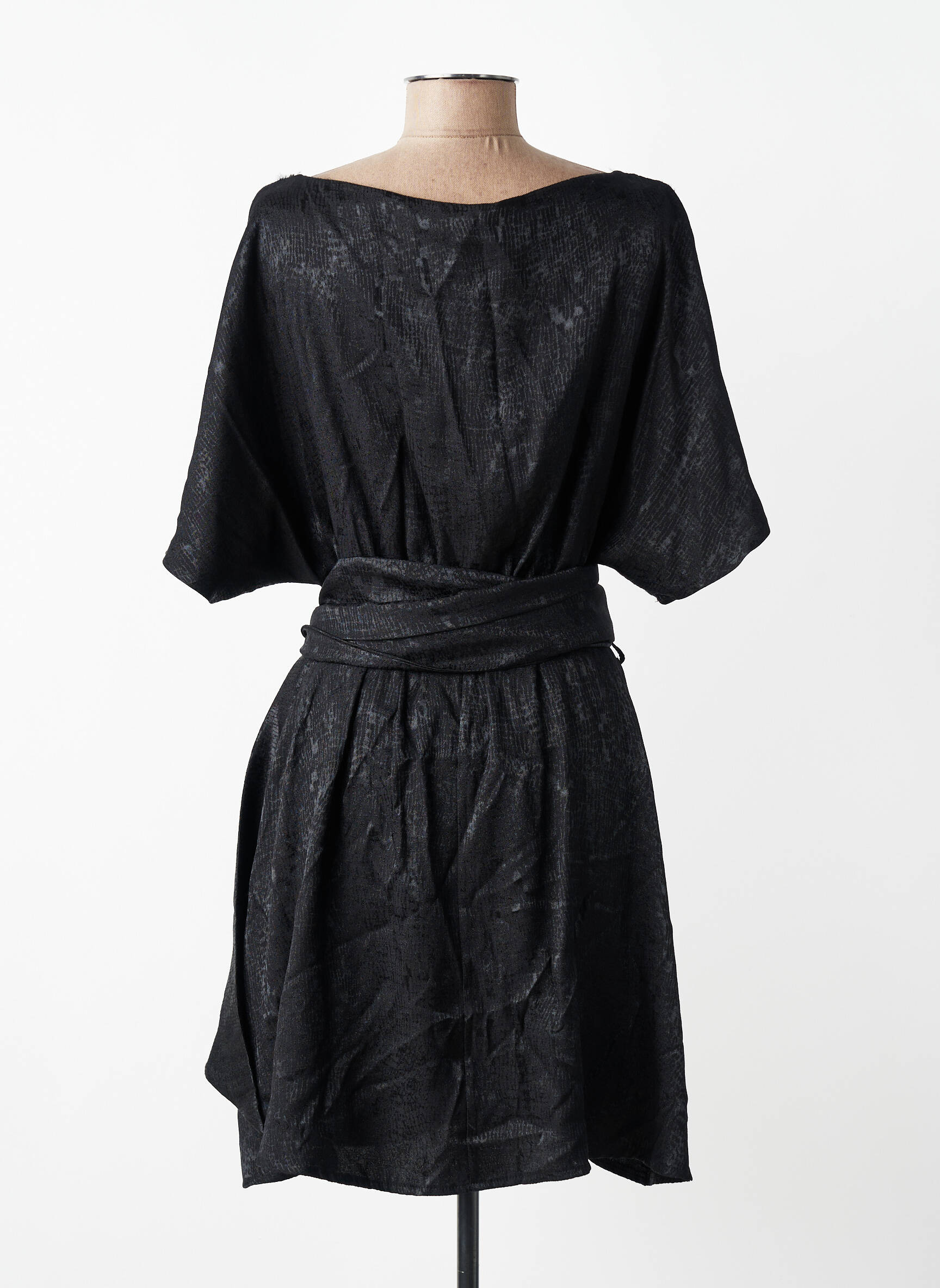 Pusilgių suknelė juodas ASTRID BLACK LABEL moteris