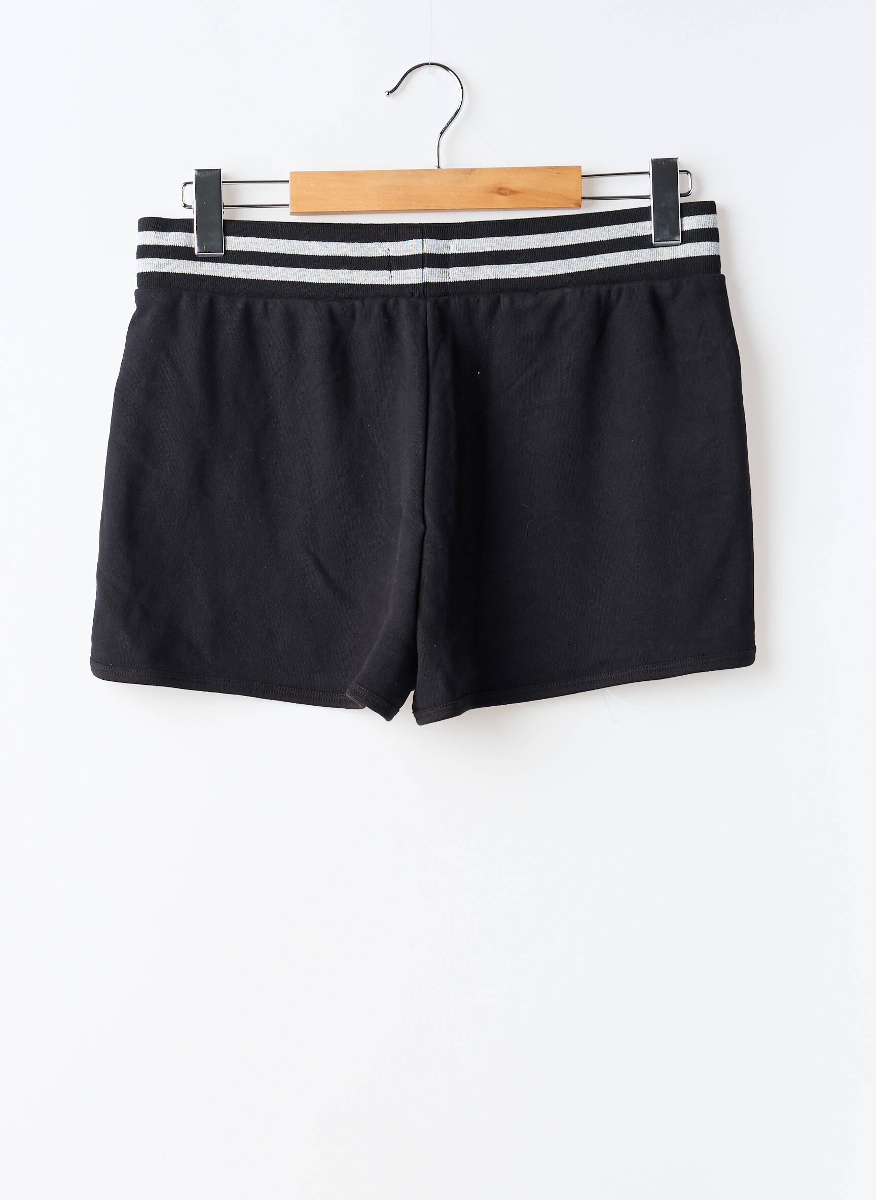 Šortas juodas SUPERDRY moteris