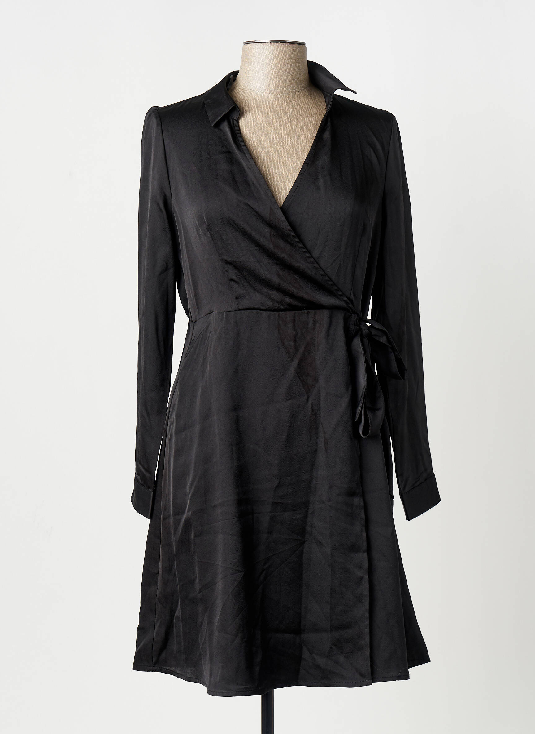 Pusilgių suknelė juodas VERO MODA moteris