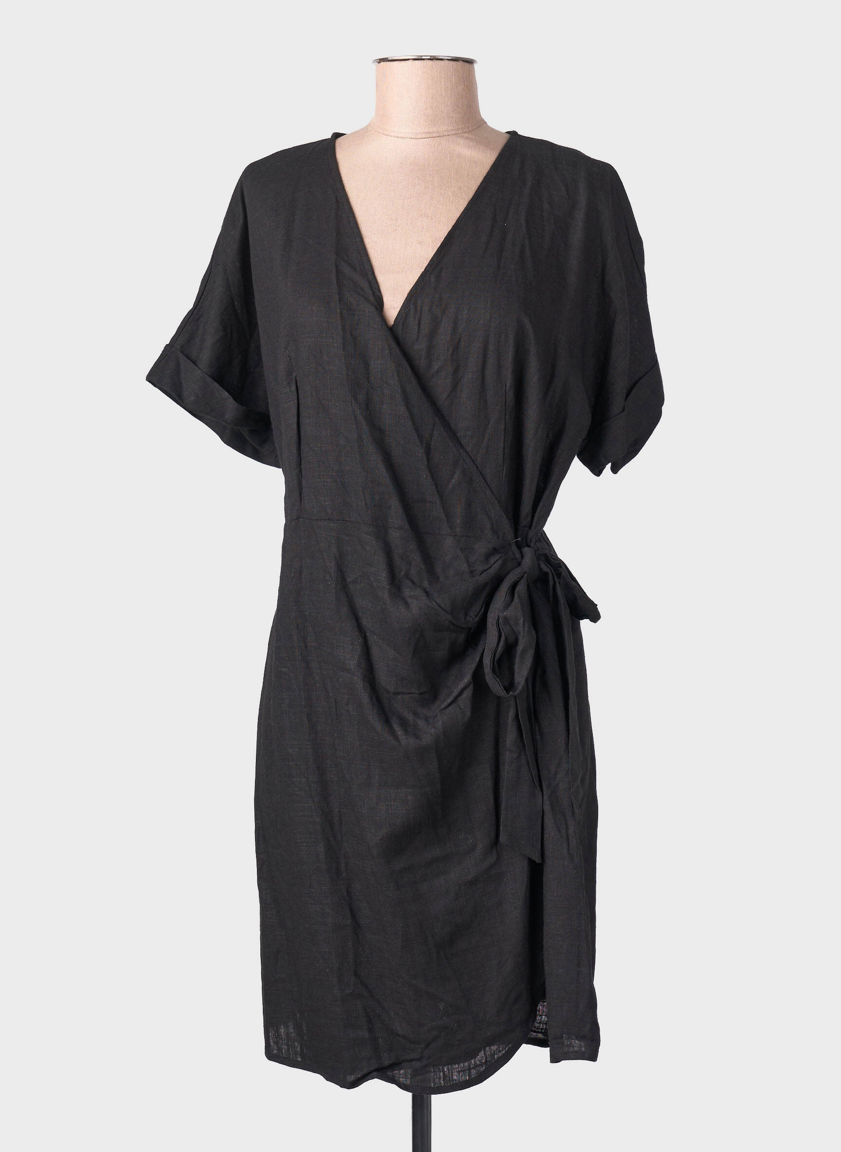 Pusilgių suknelė juodas VERO MODA moteris