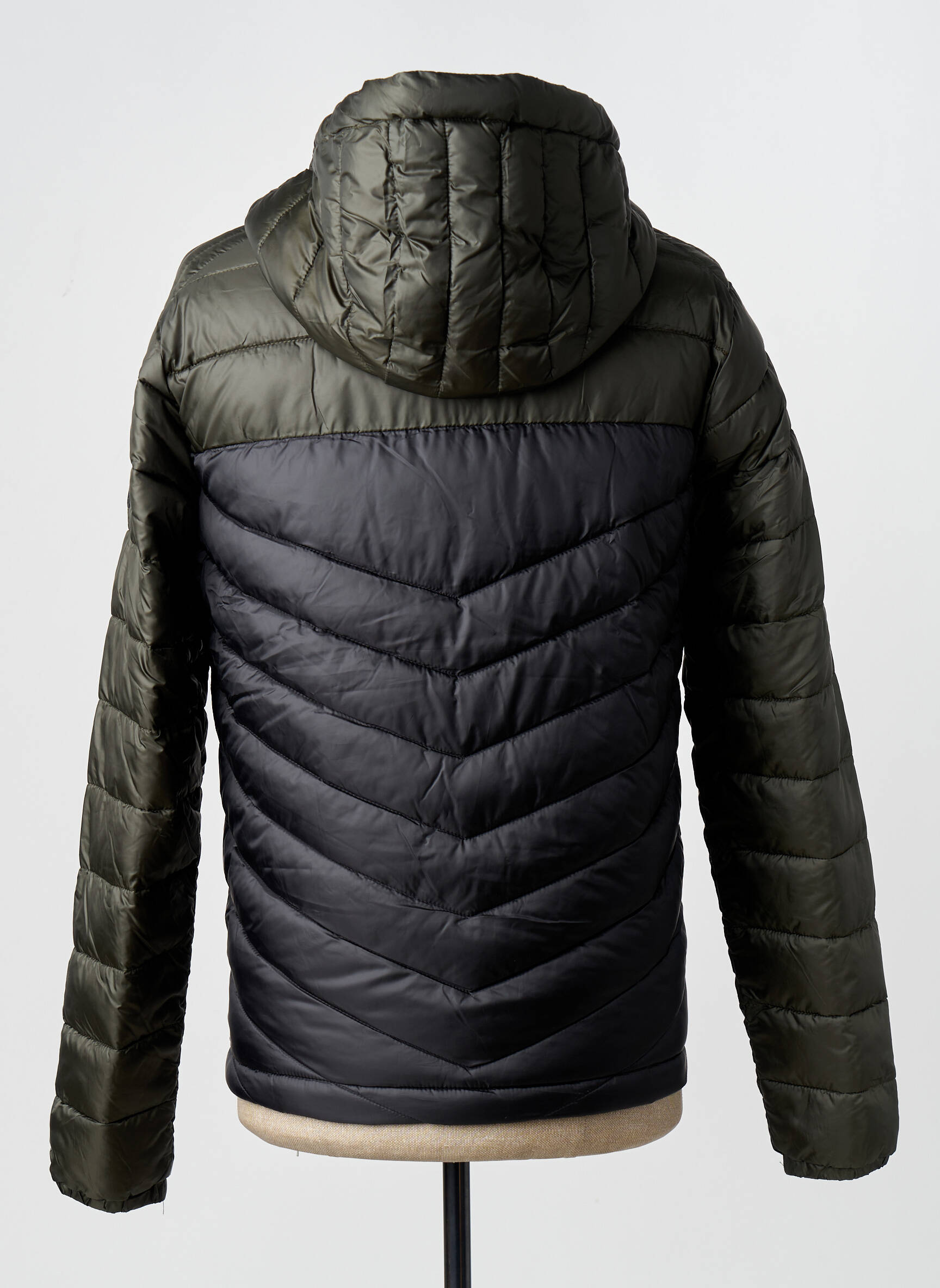 Pūkinė striukė juodas JACK & JONES vyras