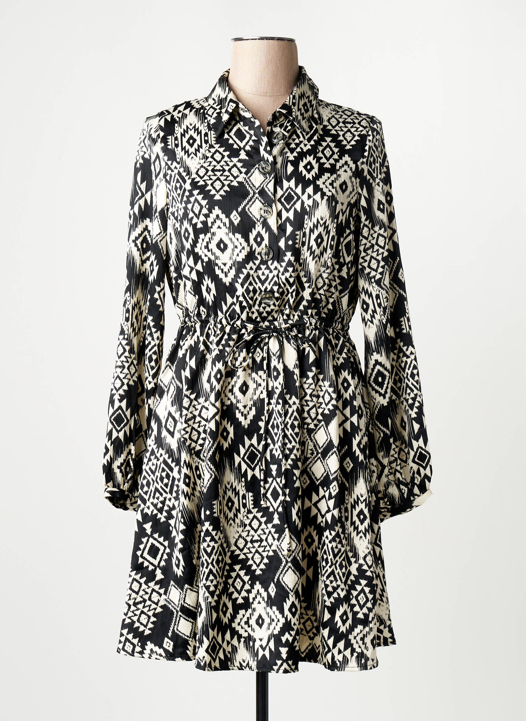 Pusilgių suknelė juodas VERO MODA moteris
