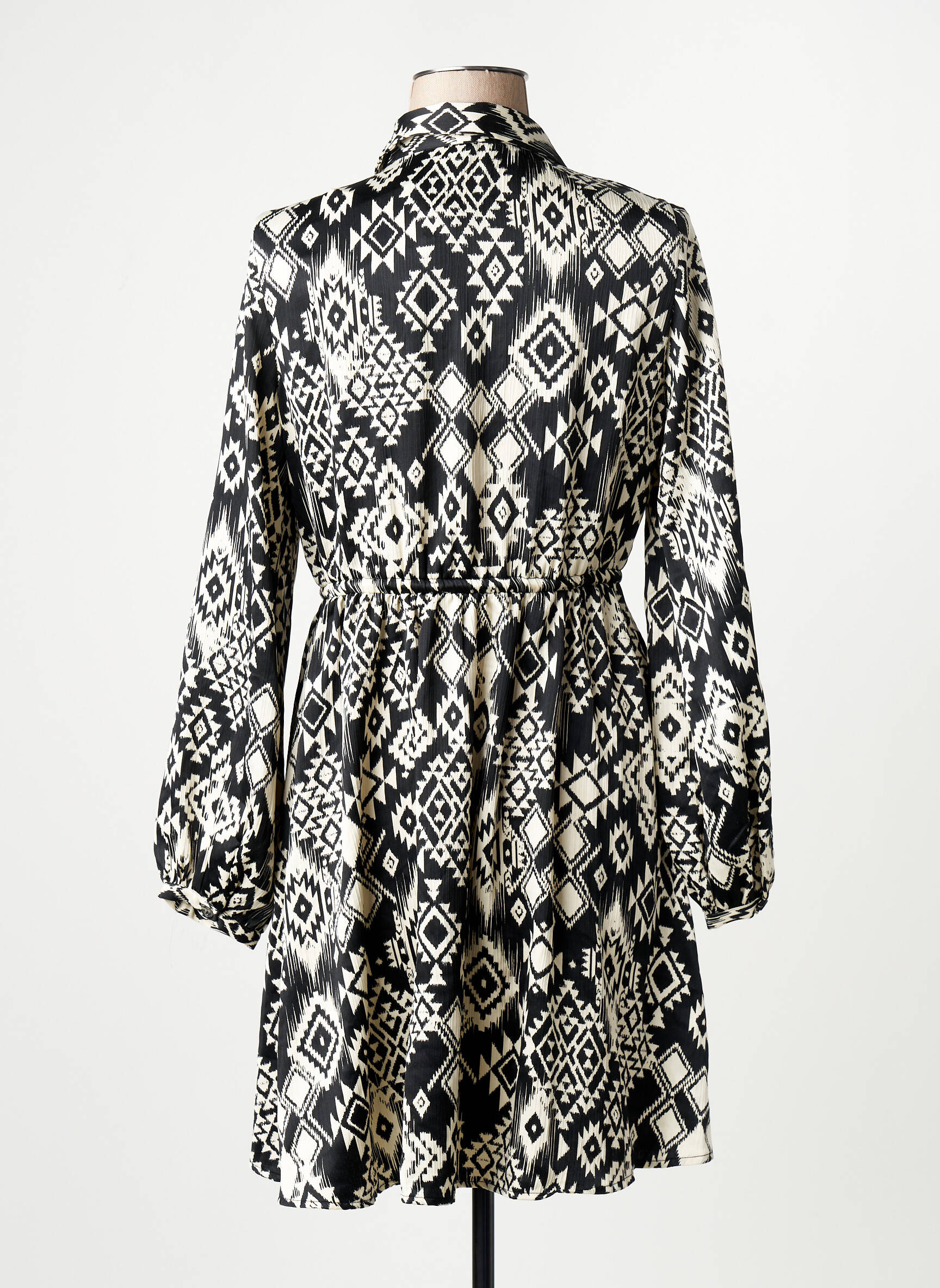 Pusilgių suknelė juodas VERO MODA moteris