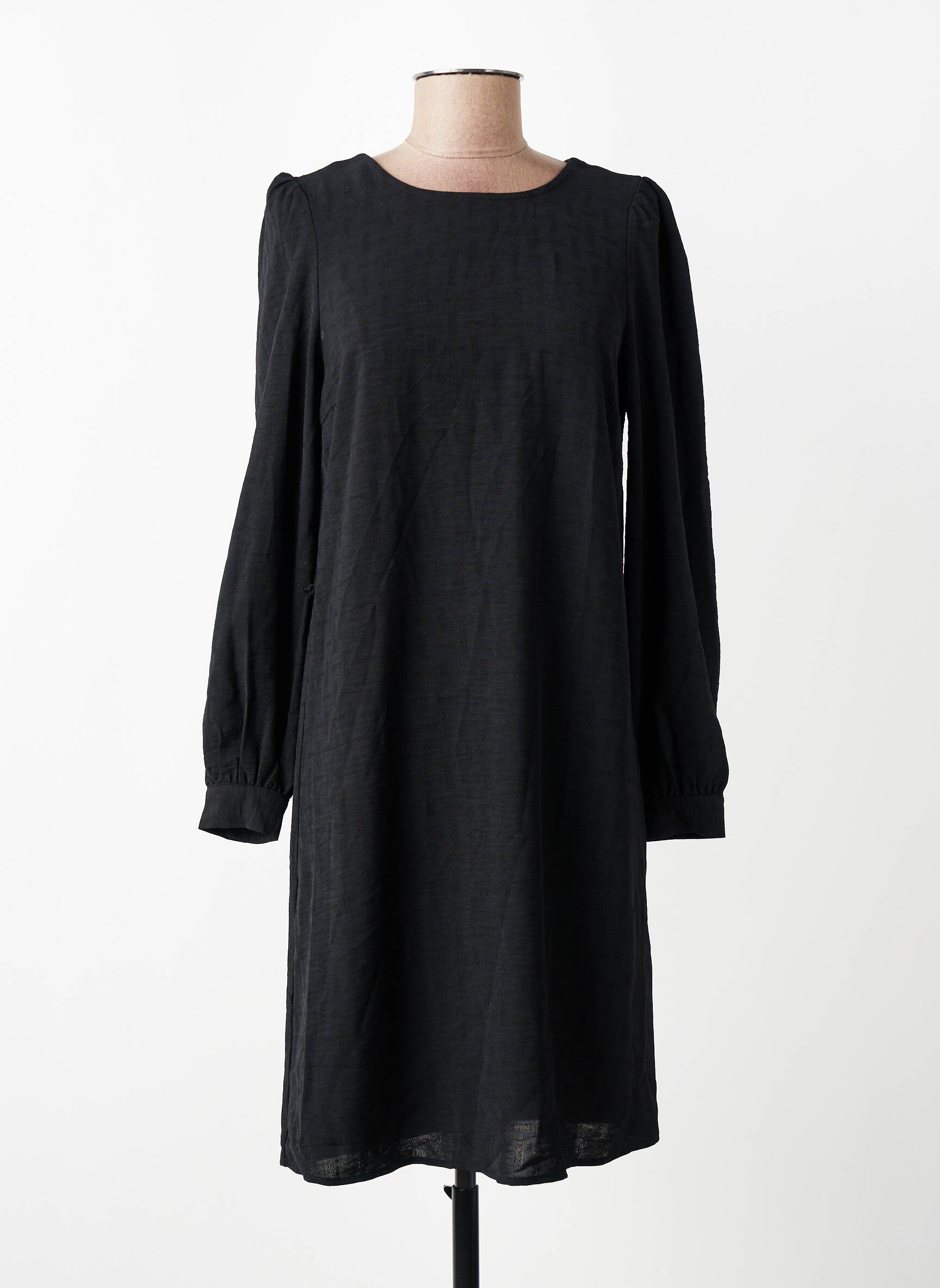 Pusilgių suknelė juodas VERO MODA moteris