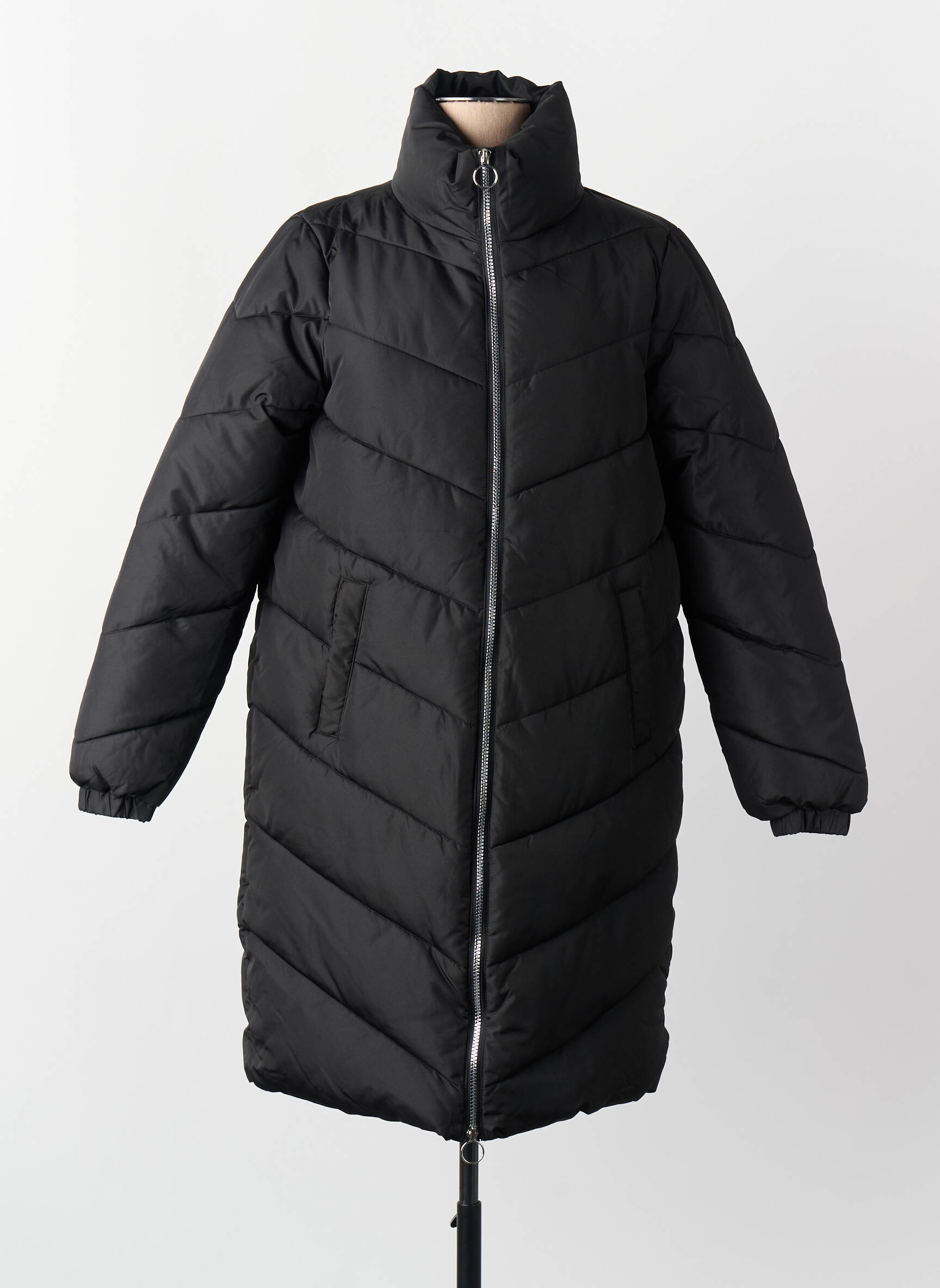 Pūkinė striukė atlenkiamas užtrauktukas su užtrauktuku juodas JACQUELINE DE YONG moteris