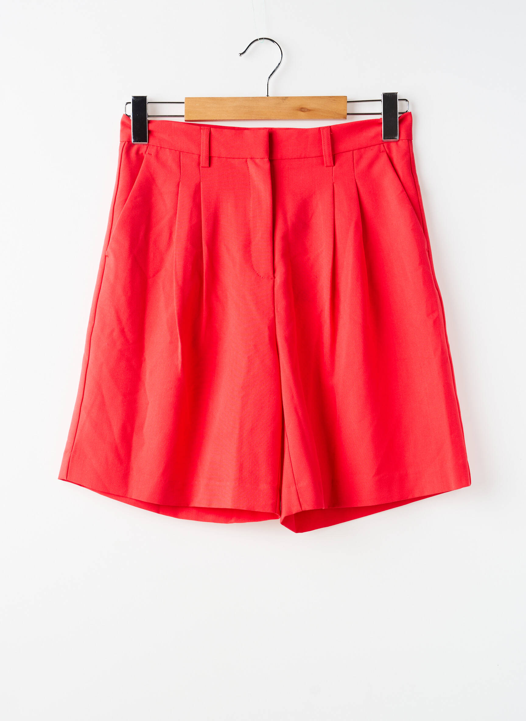Šortas raudona VERO MODA moteris