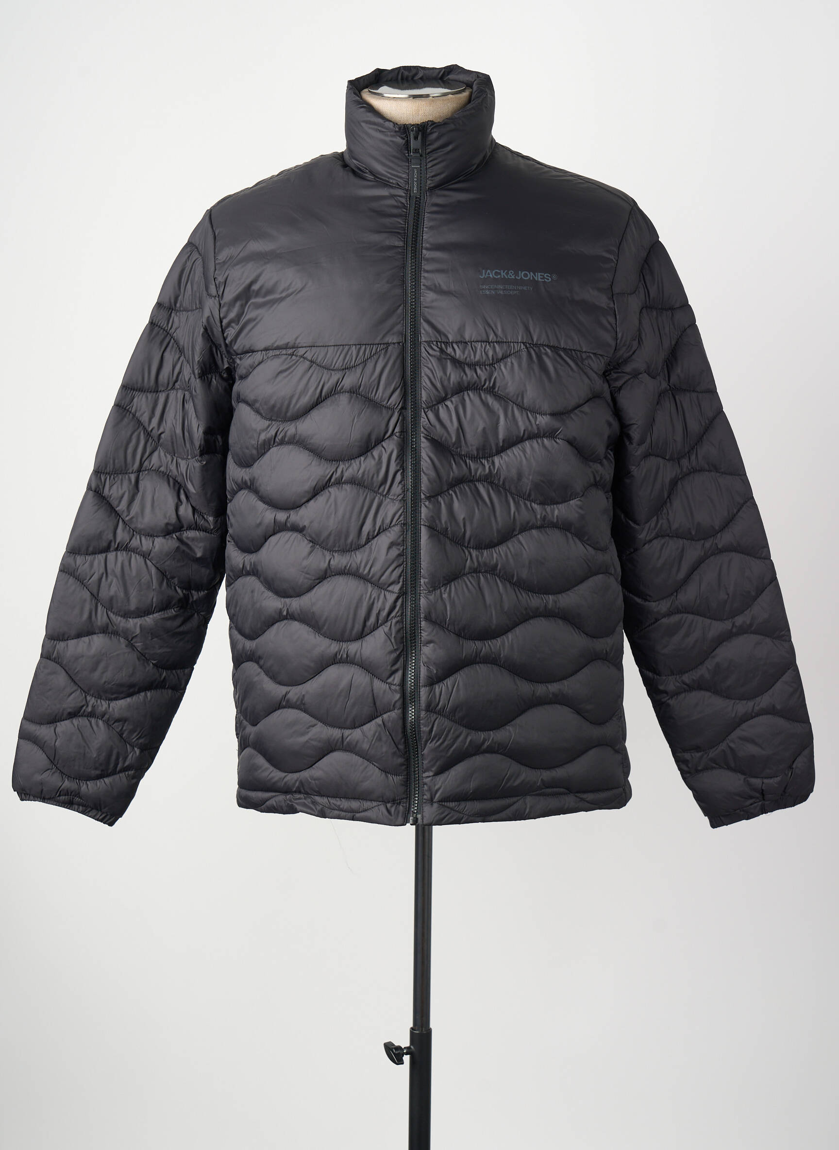 Pūkinė striukė ilgos rankovės juodas JACK & JONES vyras