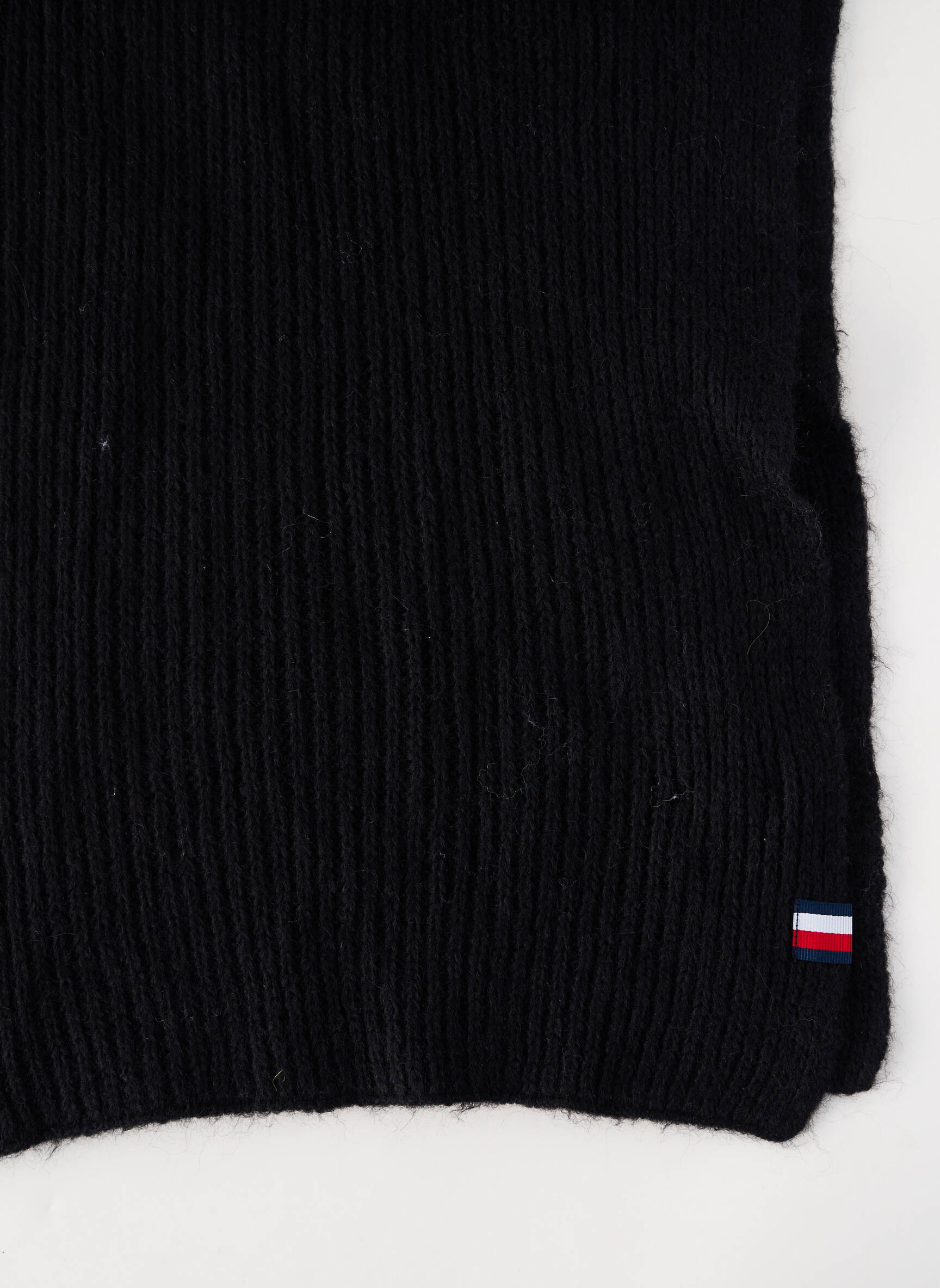 Šalikas juodas TOMMY HILFIGER moteris