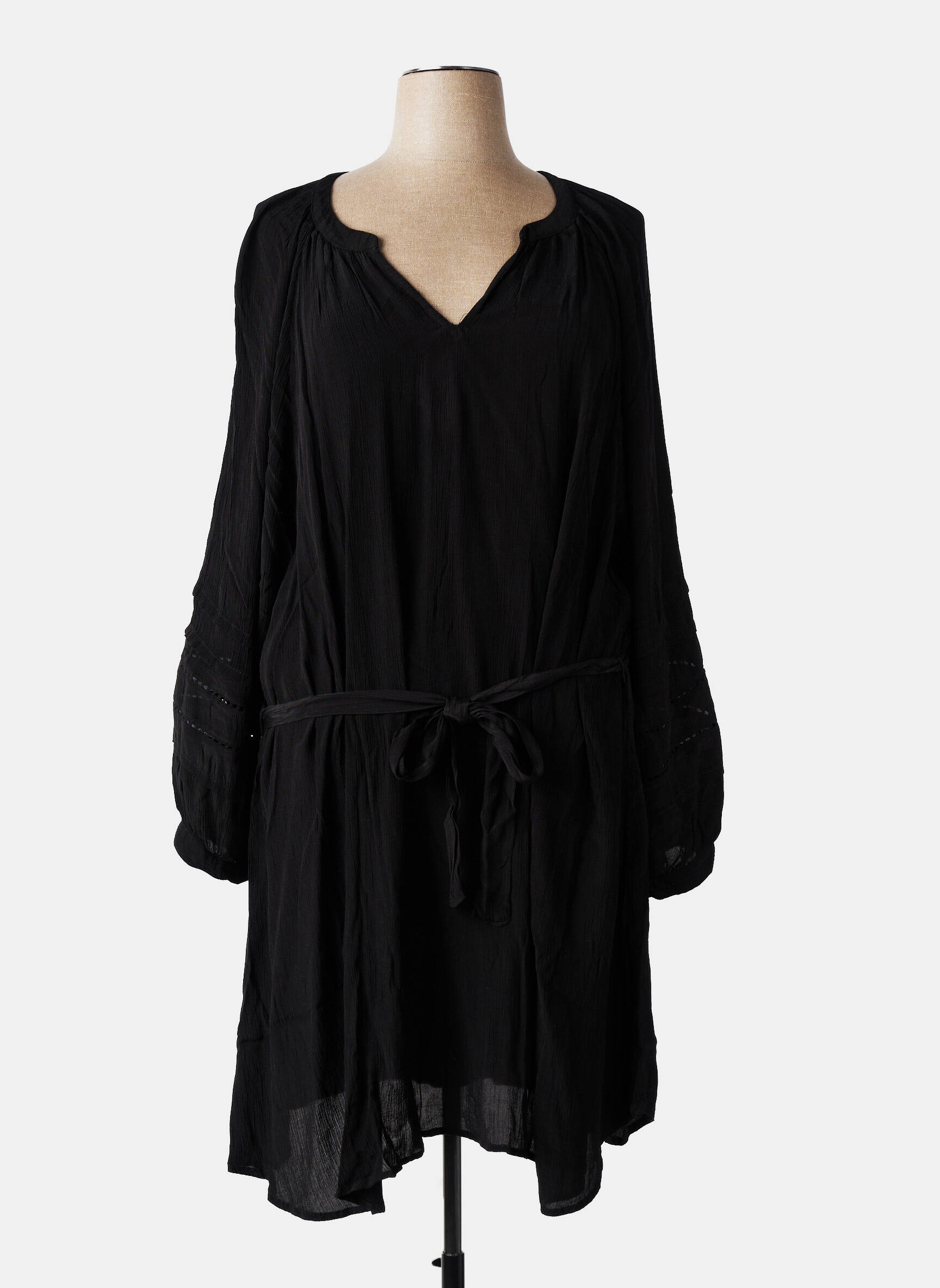 Pusilgių suknelė juodas VERO MODA moteris