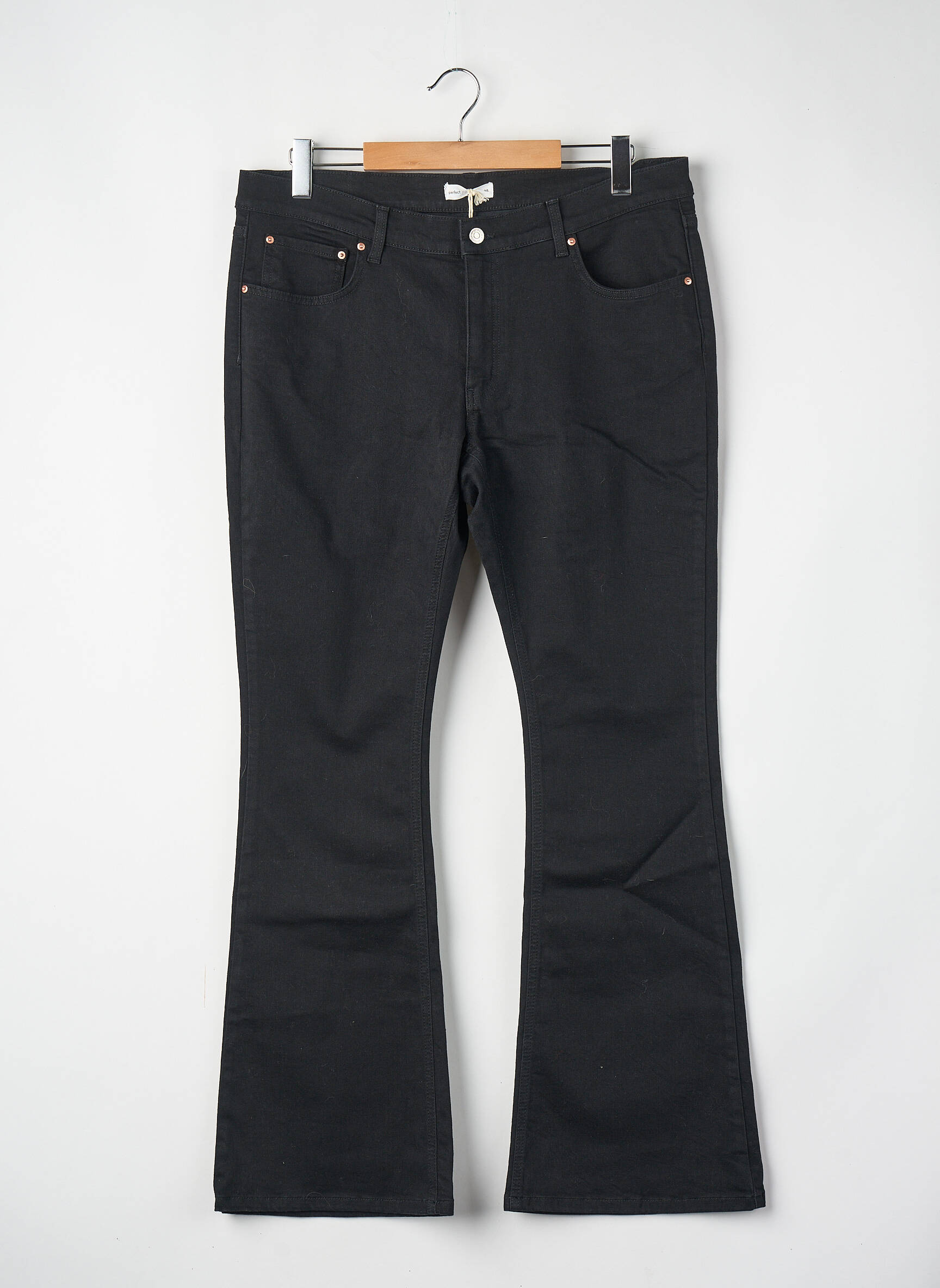 Bootcut džinsai juodas GINA TRICOT moteris