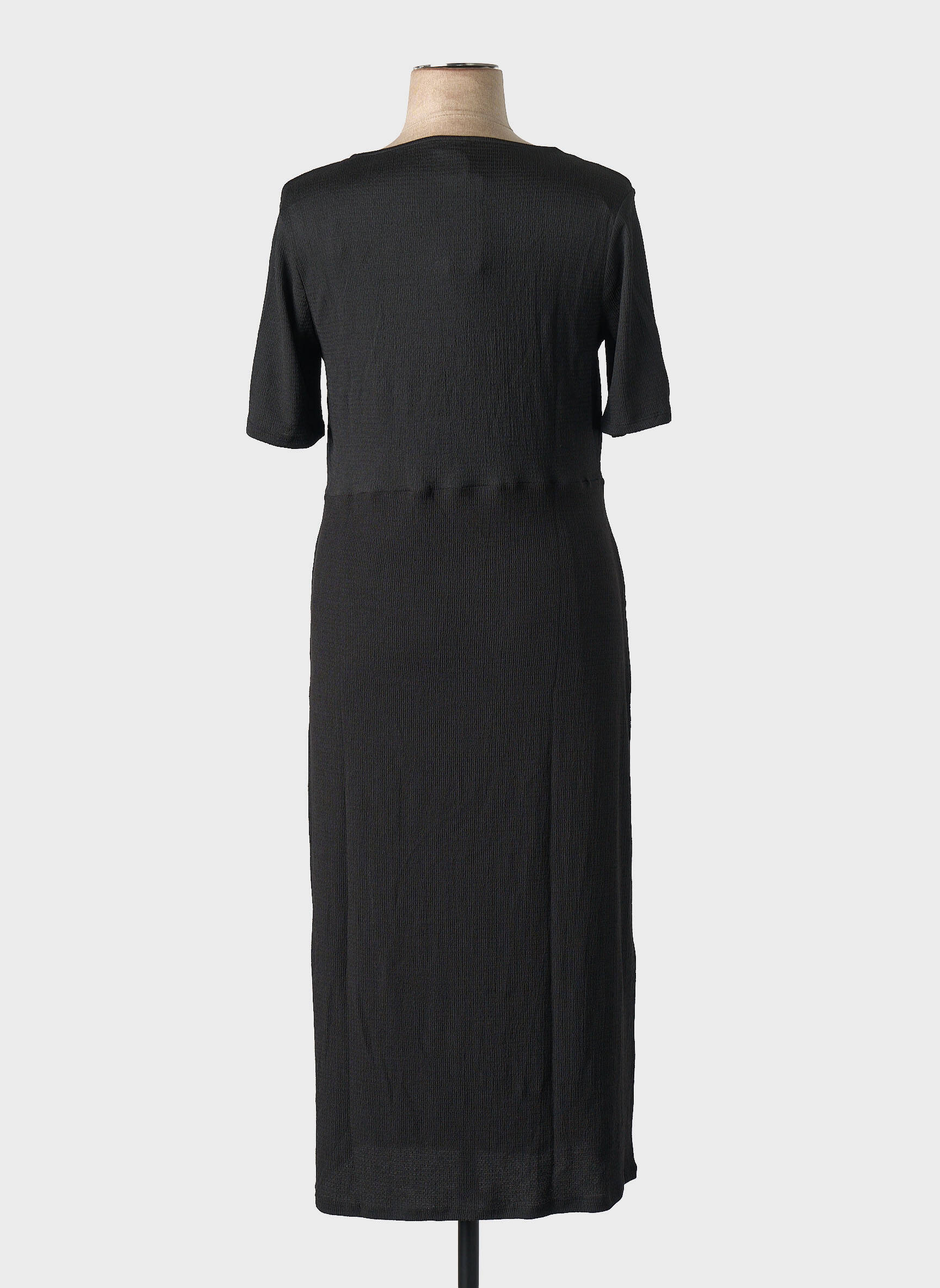 Pusilgių suknelė juodas GINA TRICOT moteris