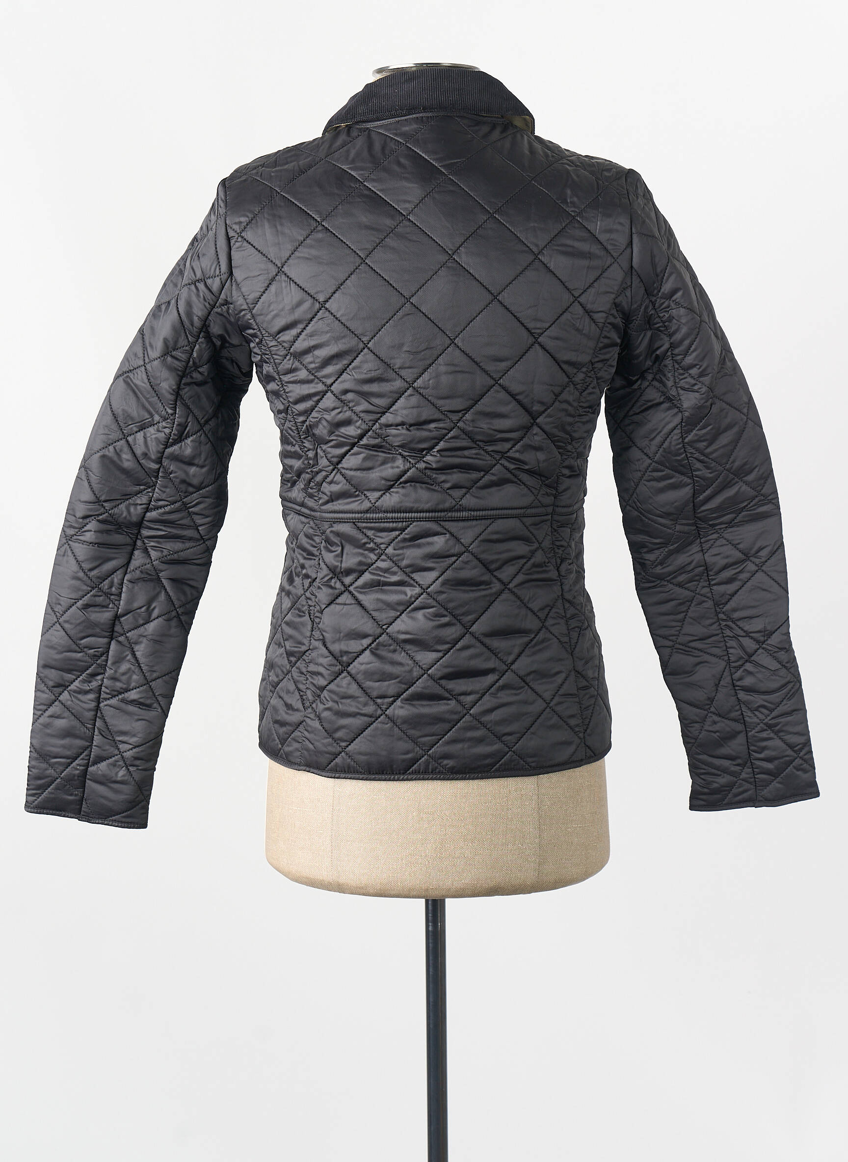 Pūkinė striukė juodas BARBOUR moteris